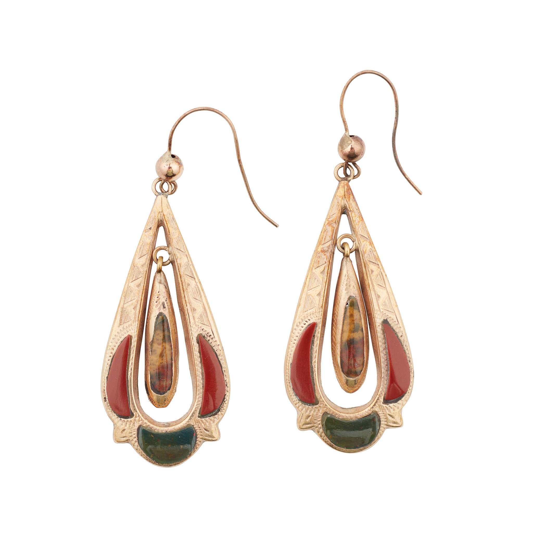 A PAIR OF VICTORIAN GOLD MOUNTED SCOTTISH AGATE EARRINGS