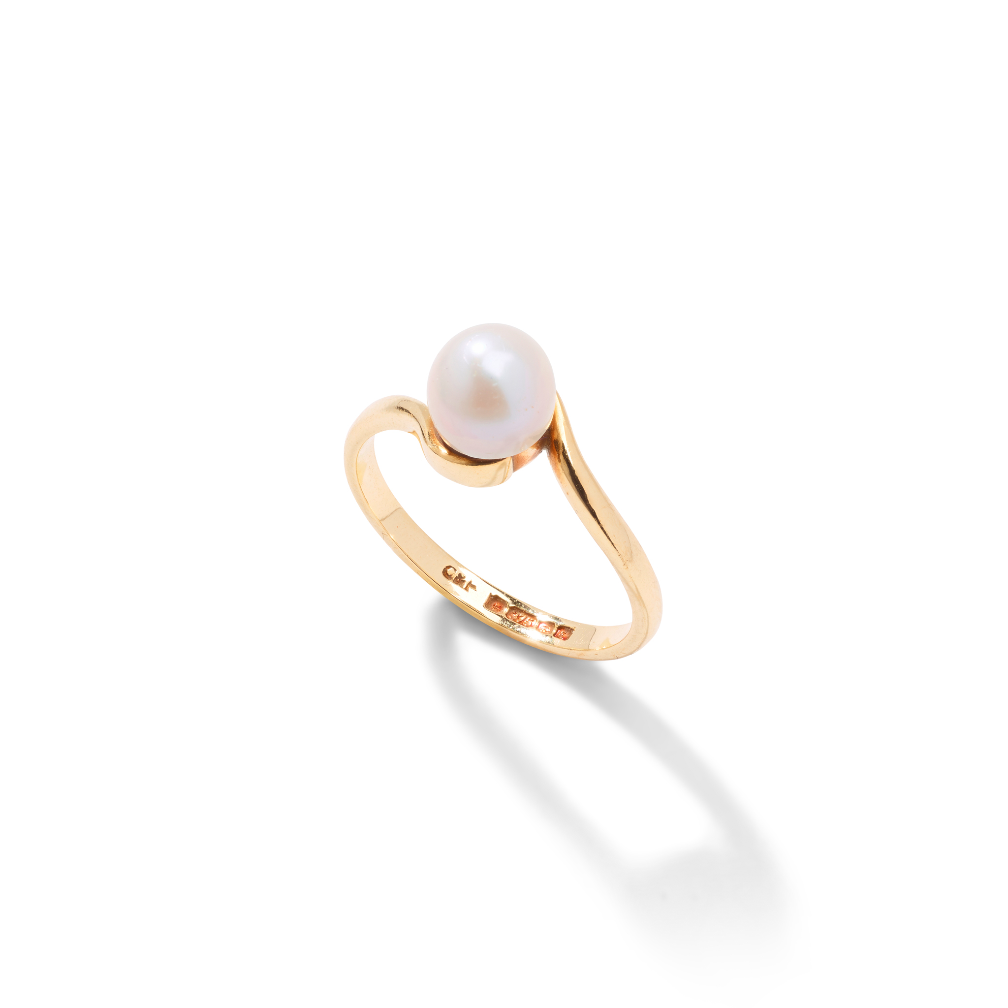 Cairncross of Perth: A 9ct gold Scottish freshwater pearl ring