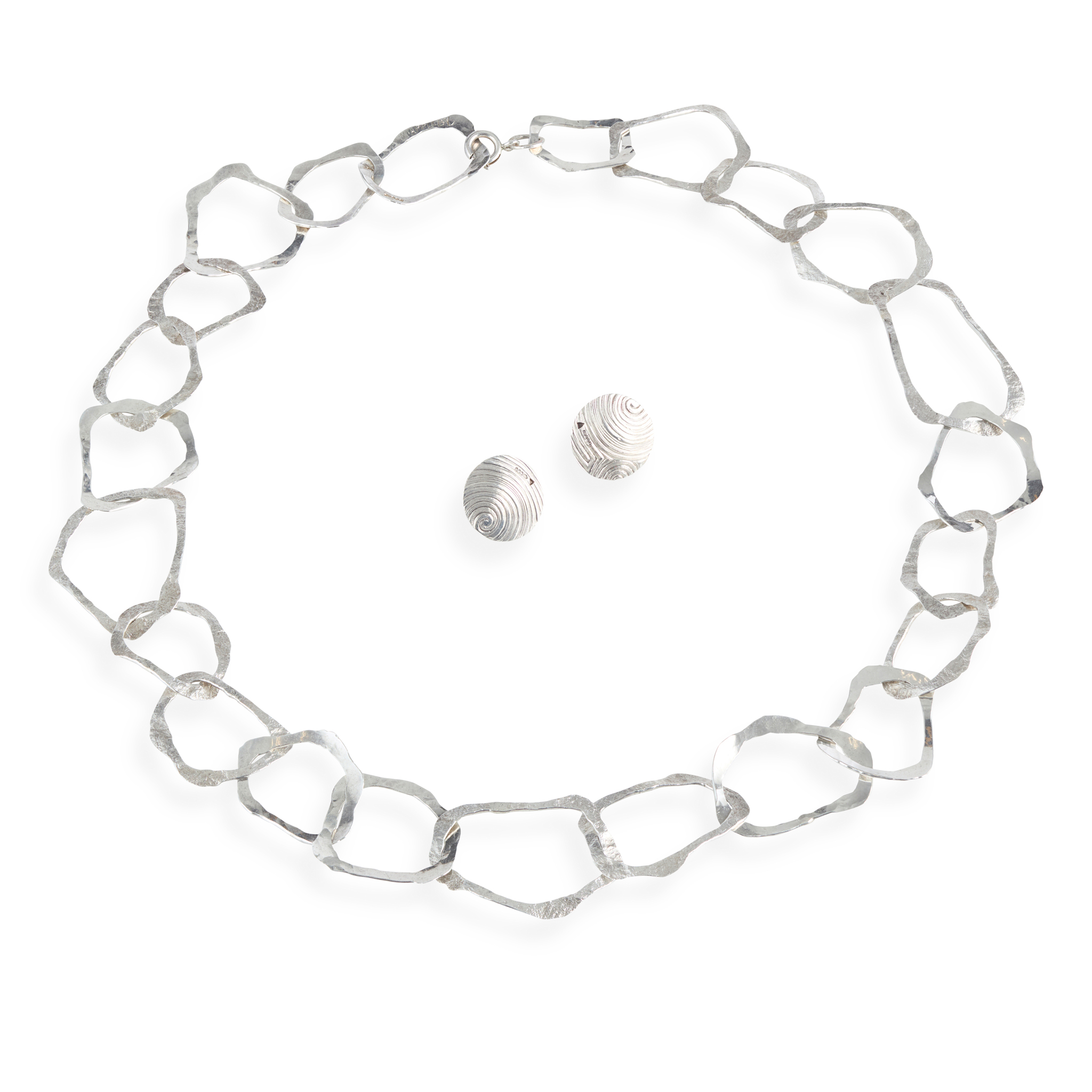 AN EARLY 21st CENTURY NECKLACE AND A PAIR OF EARRINGS