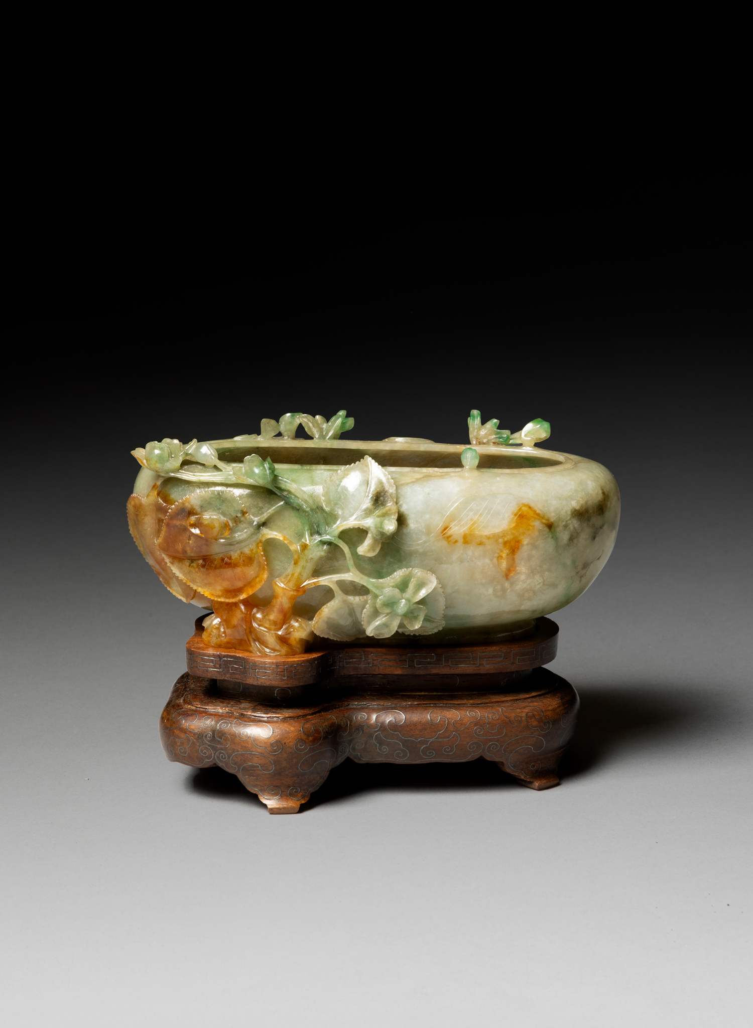 CHINESE APPLE GREEN JADEITE 'LOTUS POND' BRUSH WASHER