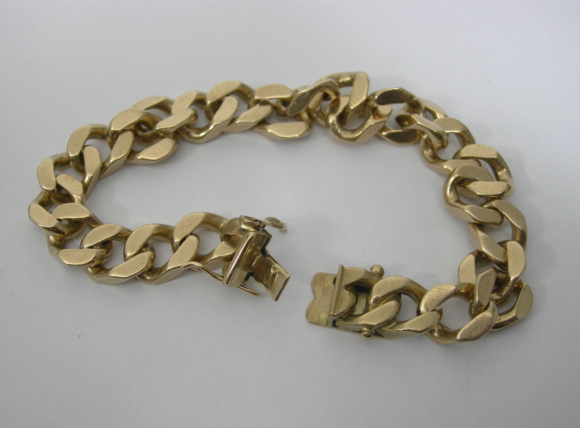 A 9ct gold gentleman's bracelet,