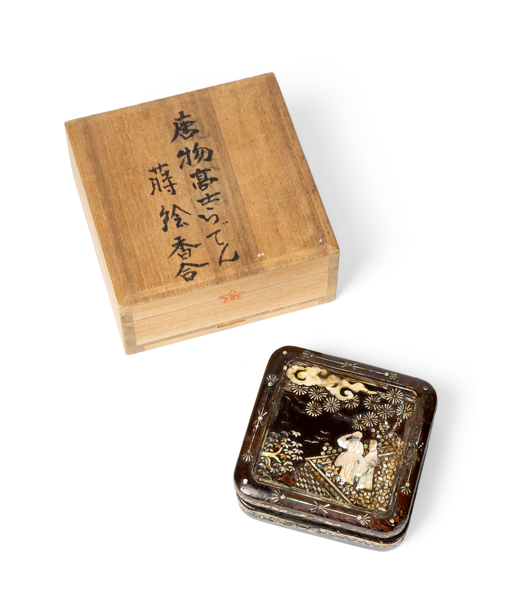CHINESE MOTHER-OF-PEARL INLAID LACQUER 'FIGURAL' SQUARE INCENSE BOX WITH COVER