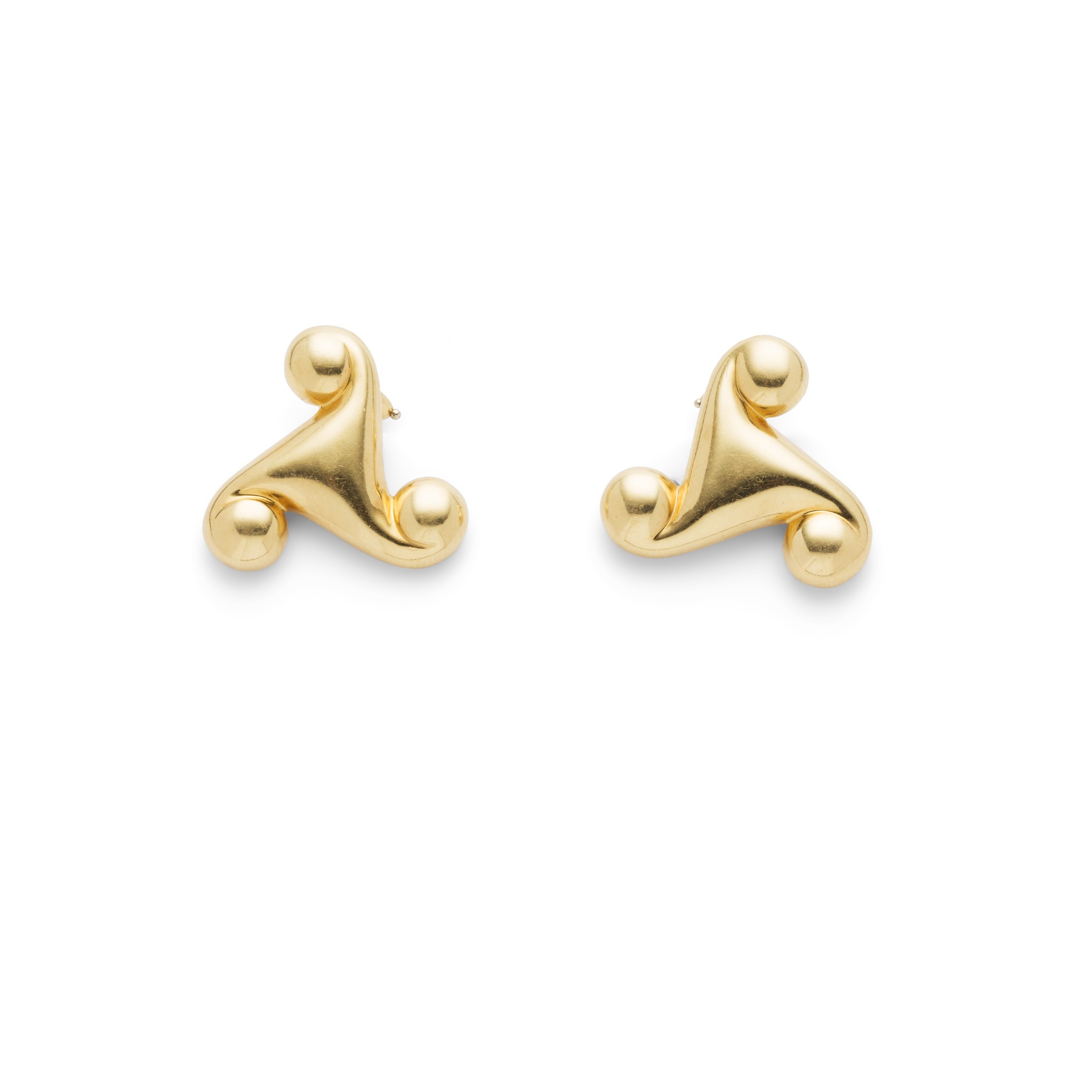 Angela Cummings: A pair of earrings