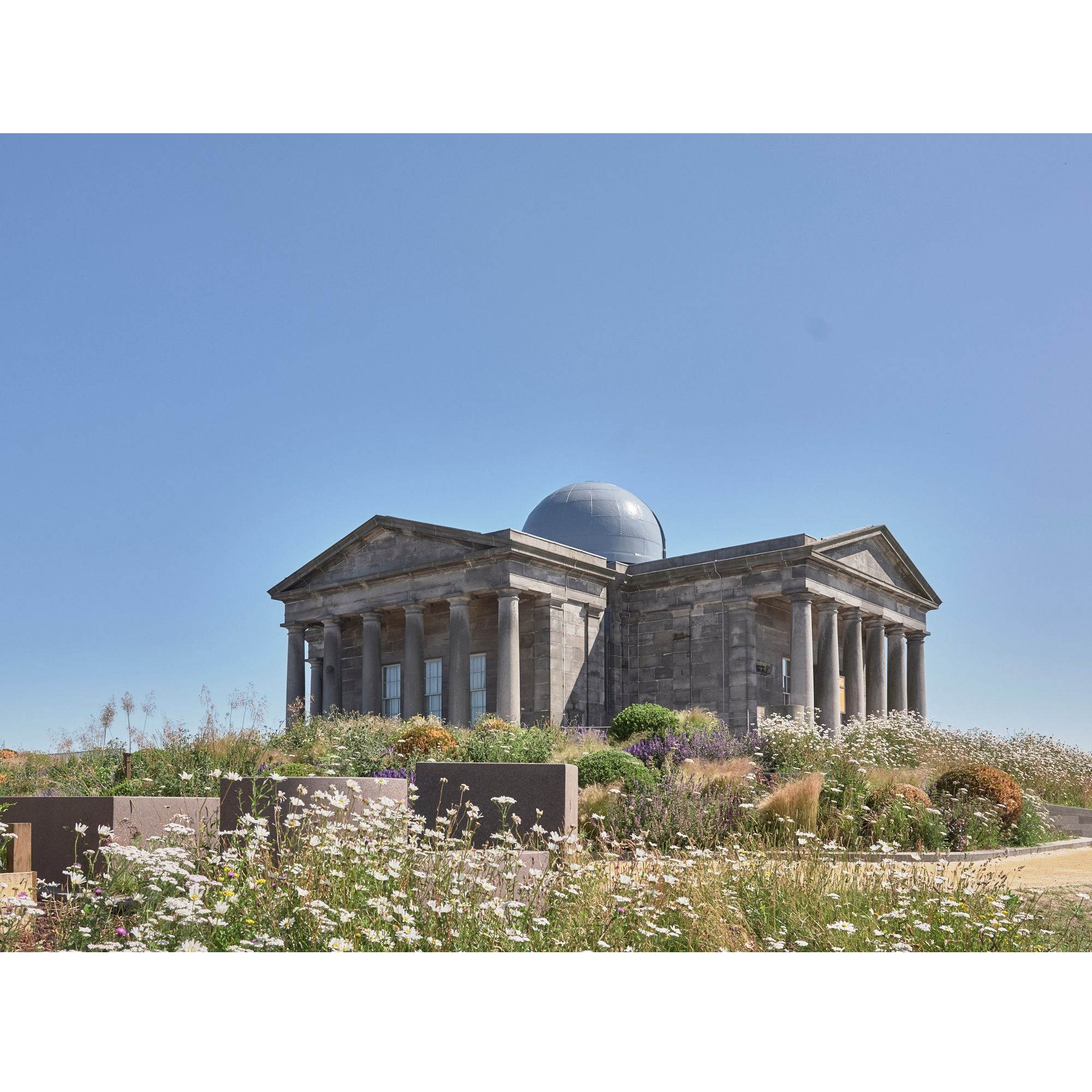 PRIVATE BEHIND THE SCENES GUIDE TOUR OF THE CITY OBSERVATORY, ITS TELESCOPES, HISTORY AND CURRENT ART EXHIBITS WITH COLLECTVE'S DIRECTOR KATE GRAY, FOLLOWED BY LUNCH FOR TWO AT THE LOOKOUT RESTAURANT