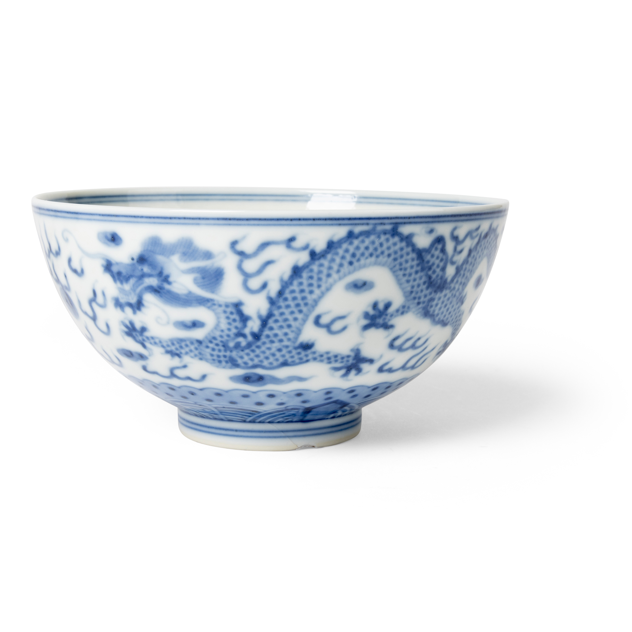 CHINESE BLUE AND WHITE 'DRAGON' BOWL