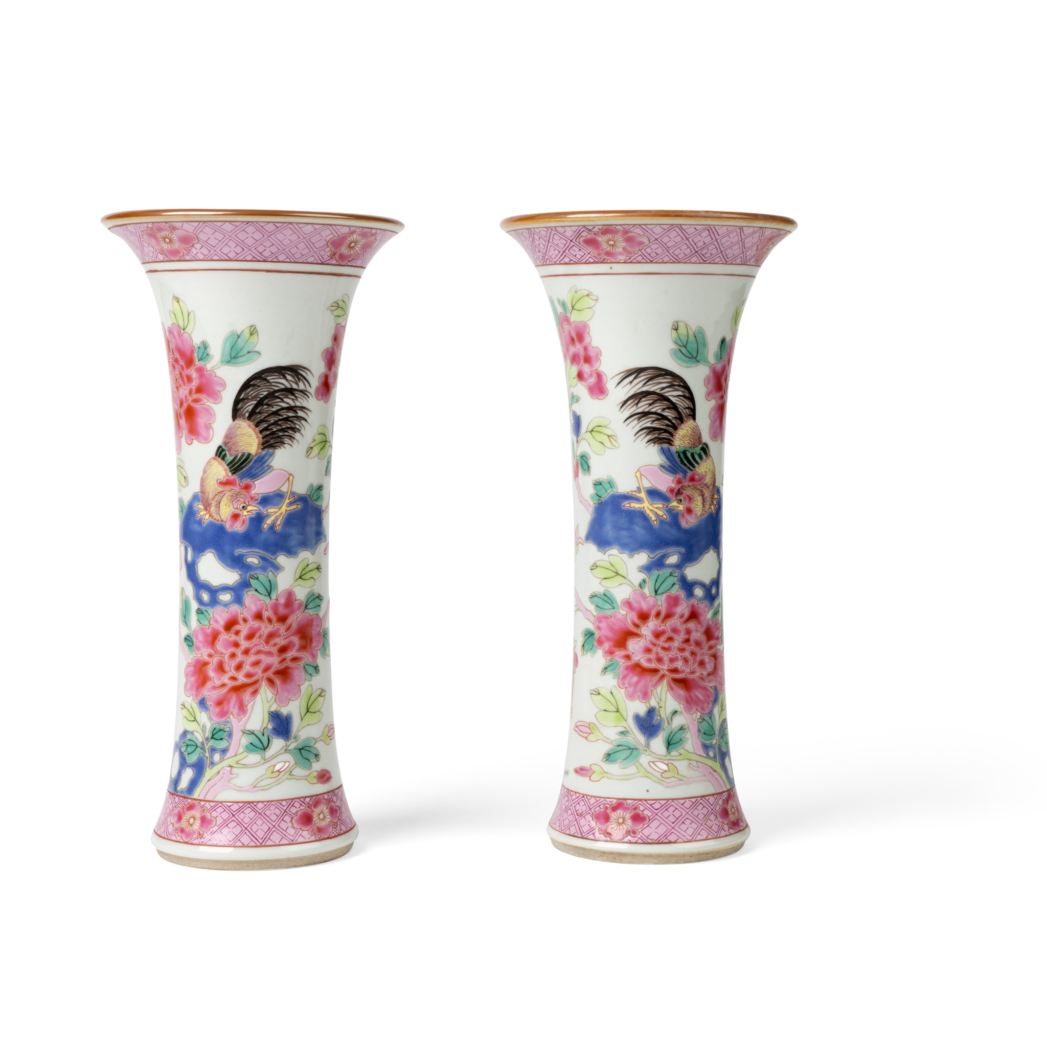 PAIR OF FAMILLE ROSE 'GU' VASES WITH ROOSTERS