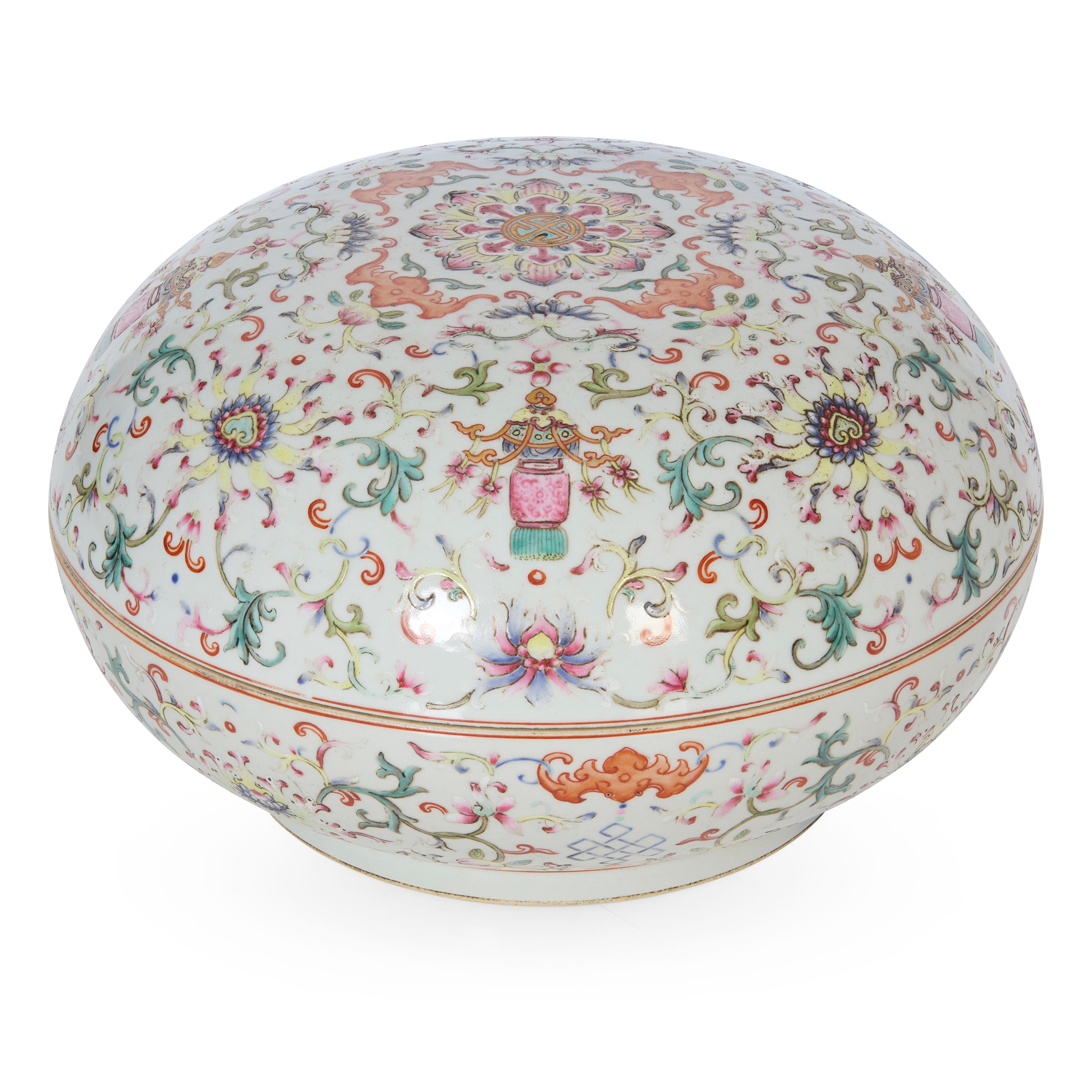 LARGE CHINESE FAMILLE ROSE CIRCULAR BOX AND COVER