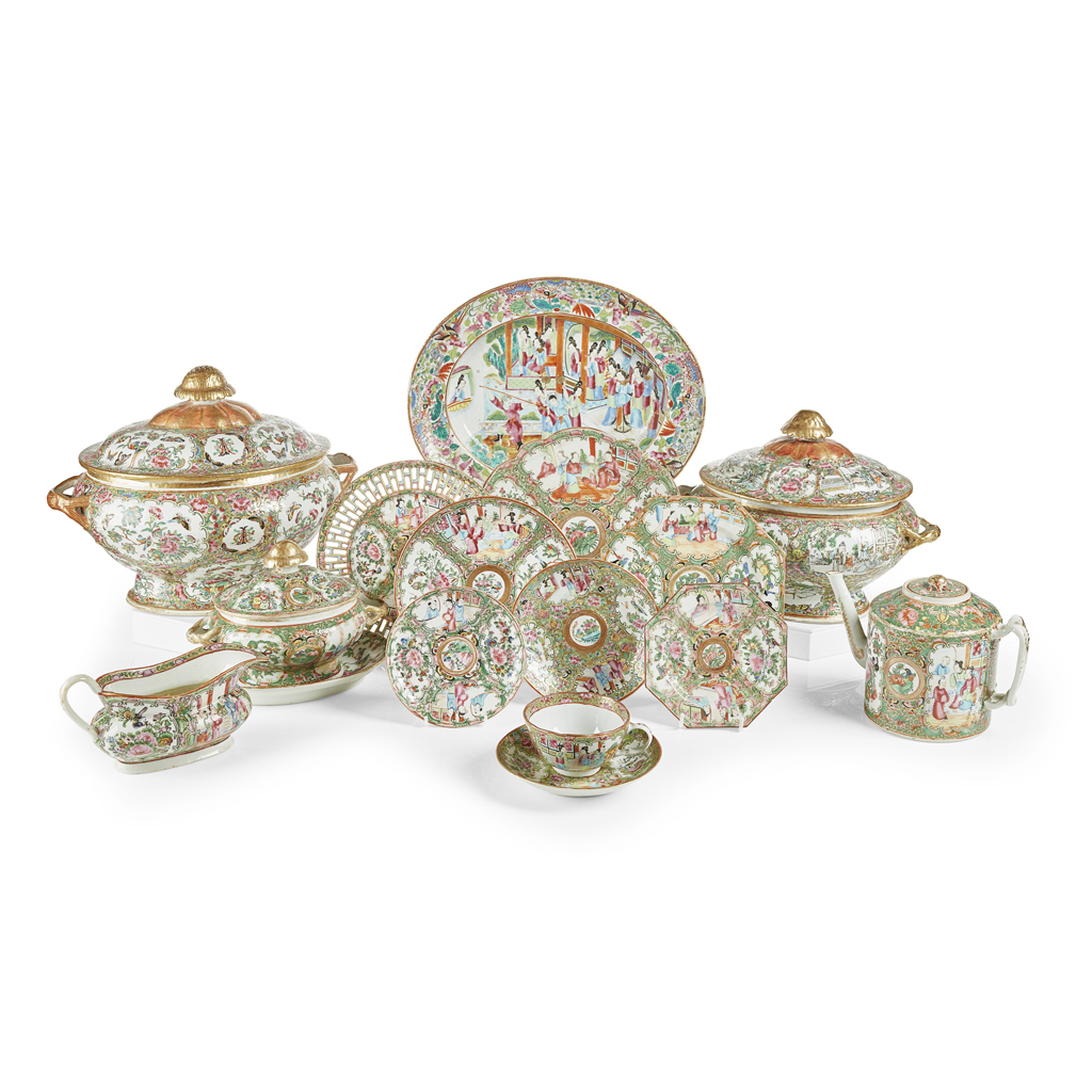 ASSEMBLED CHINESE EXPORT FAMILLE ROSE PORCELAIN PART DINNER AND TEA SERVICE