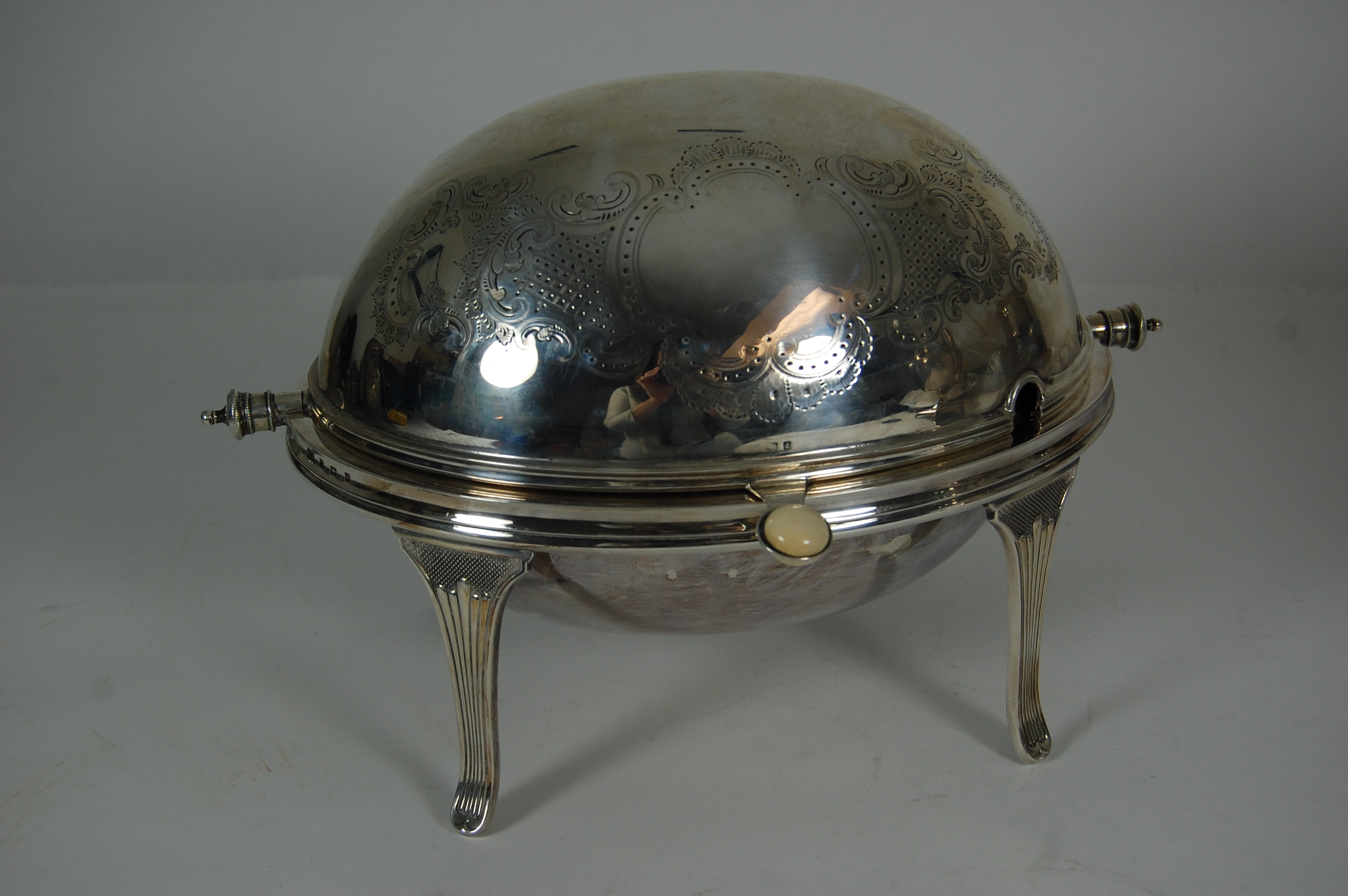 An Edwardian roll top chaffing dish