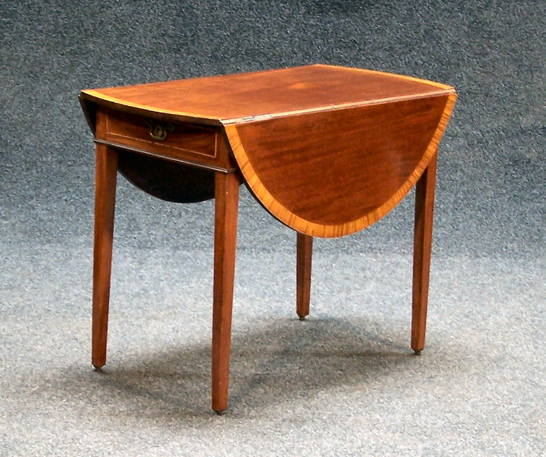 A Georgian mahogany oval Pembroke table,