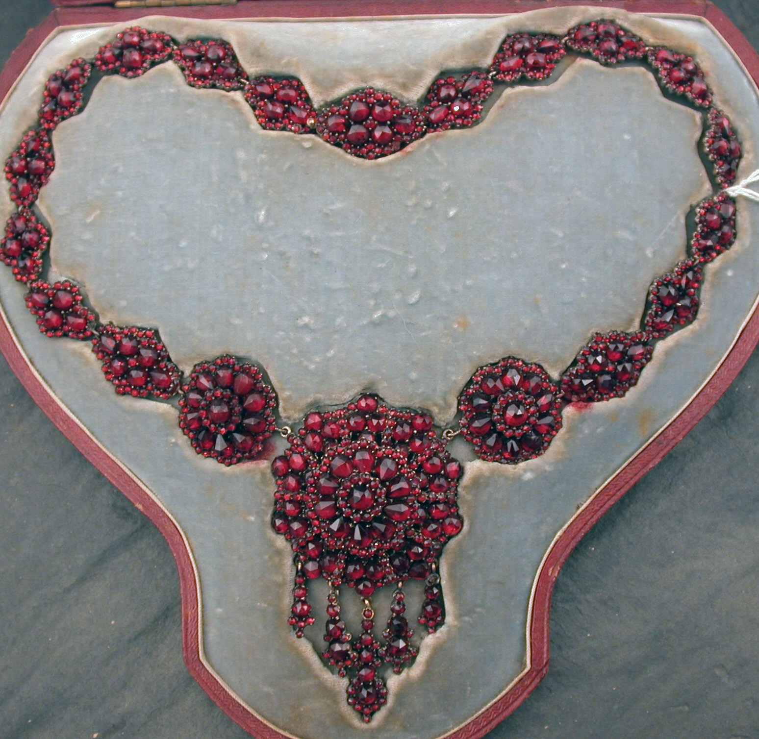 A boxed Victorian 'Bohemian' style garnet necklace