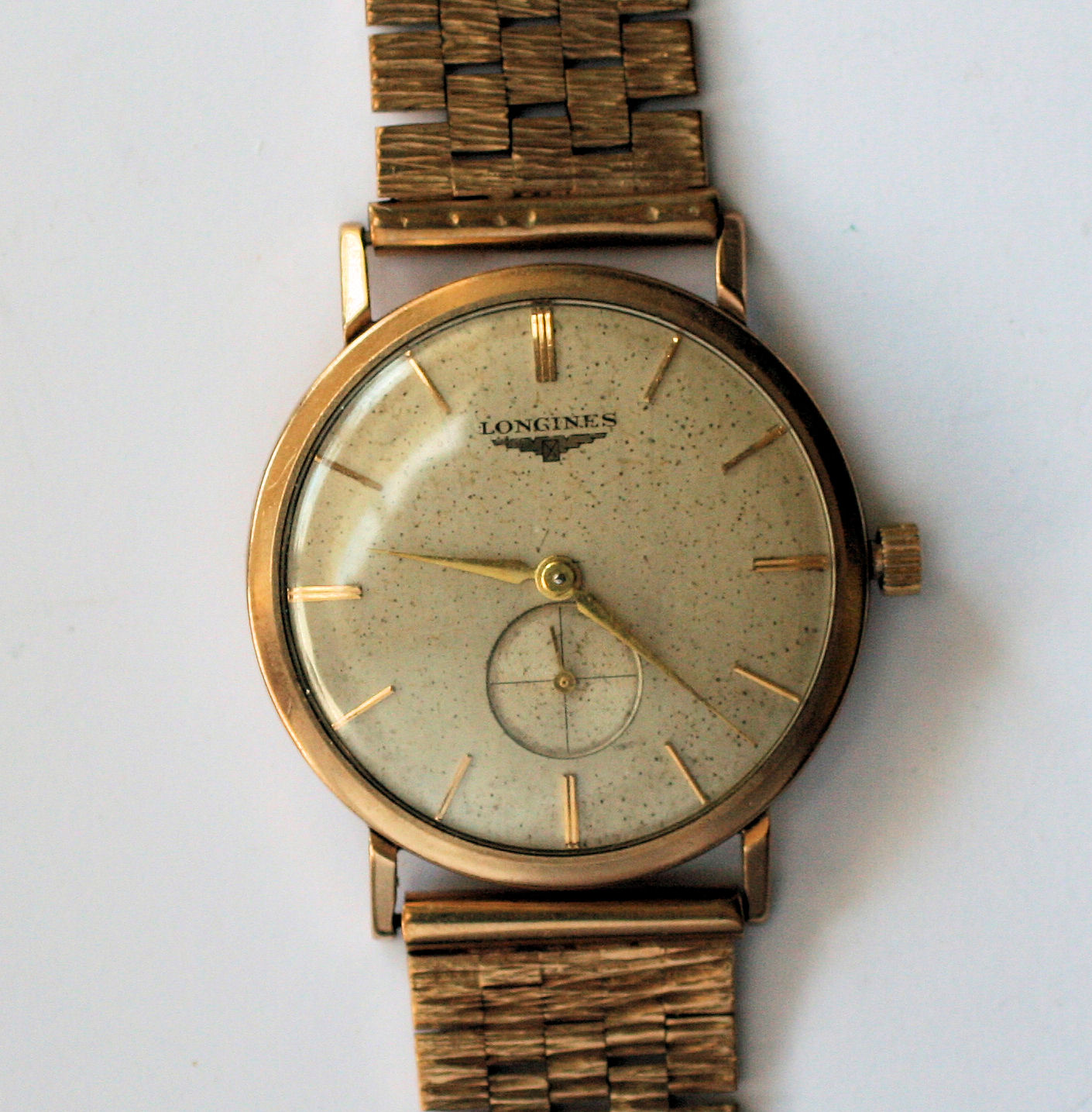 LONGINES - a gent's 9ct gold cased wrist watch