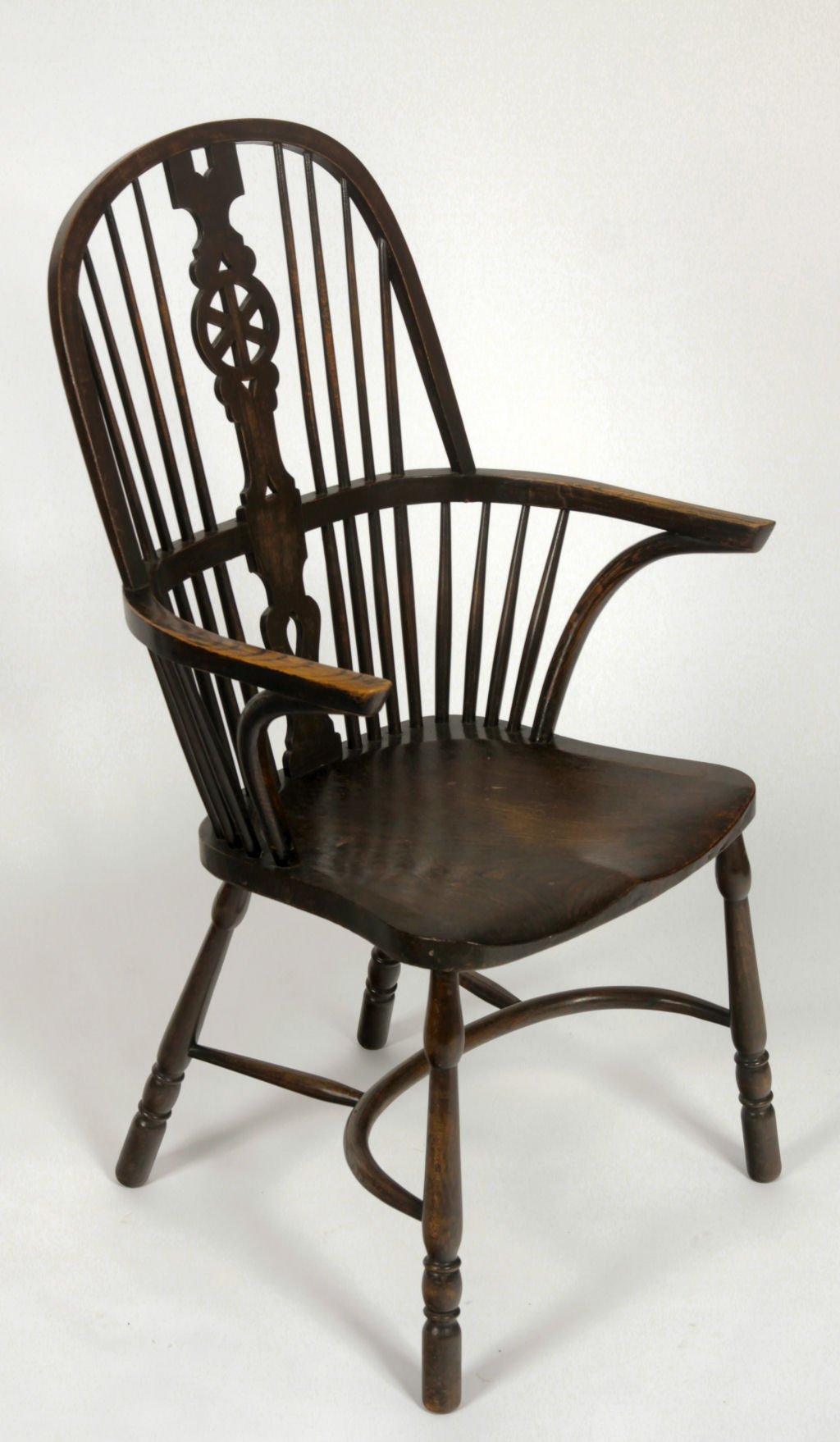 An elm wheel back Windsor chair