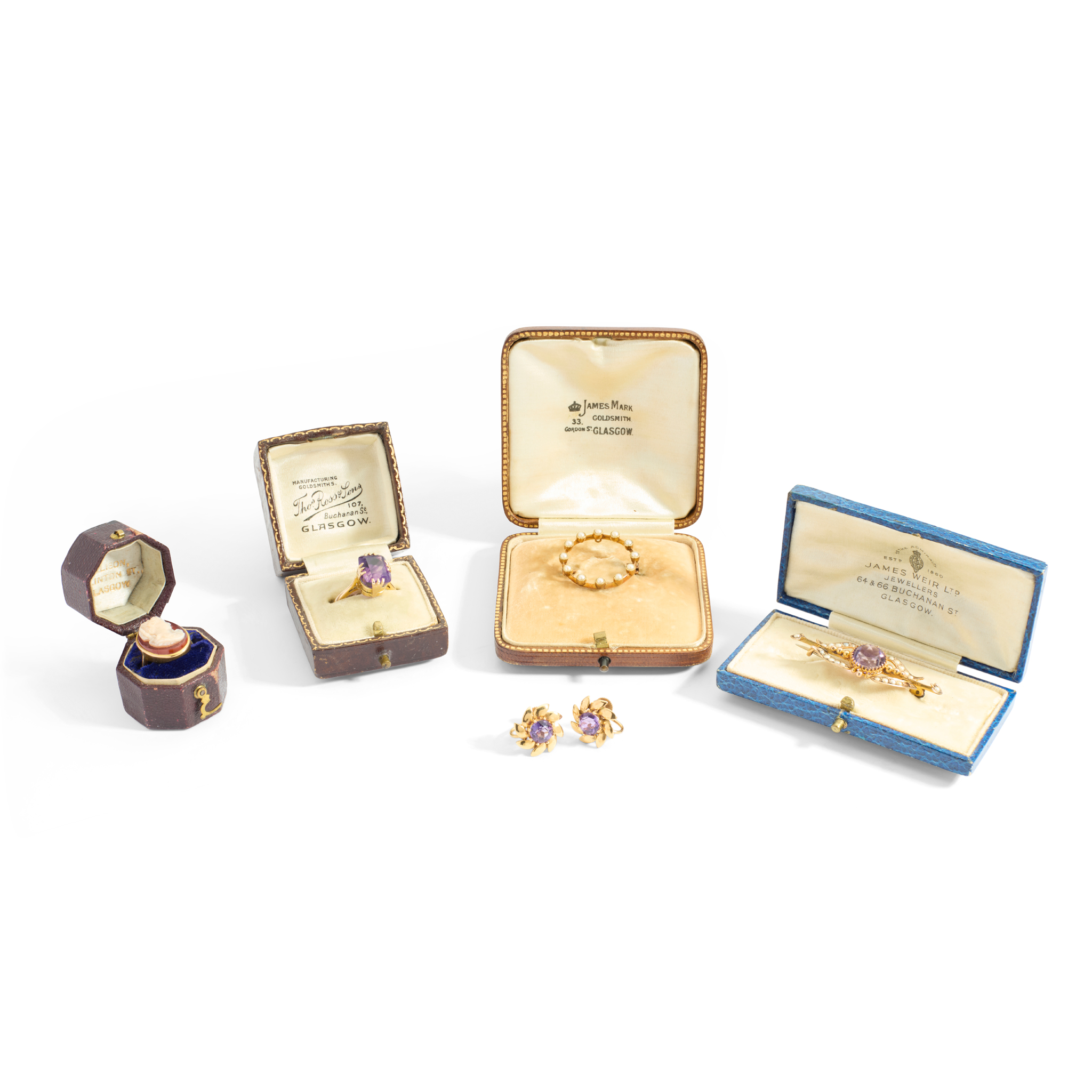 A collection of jewellery