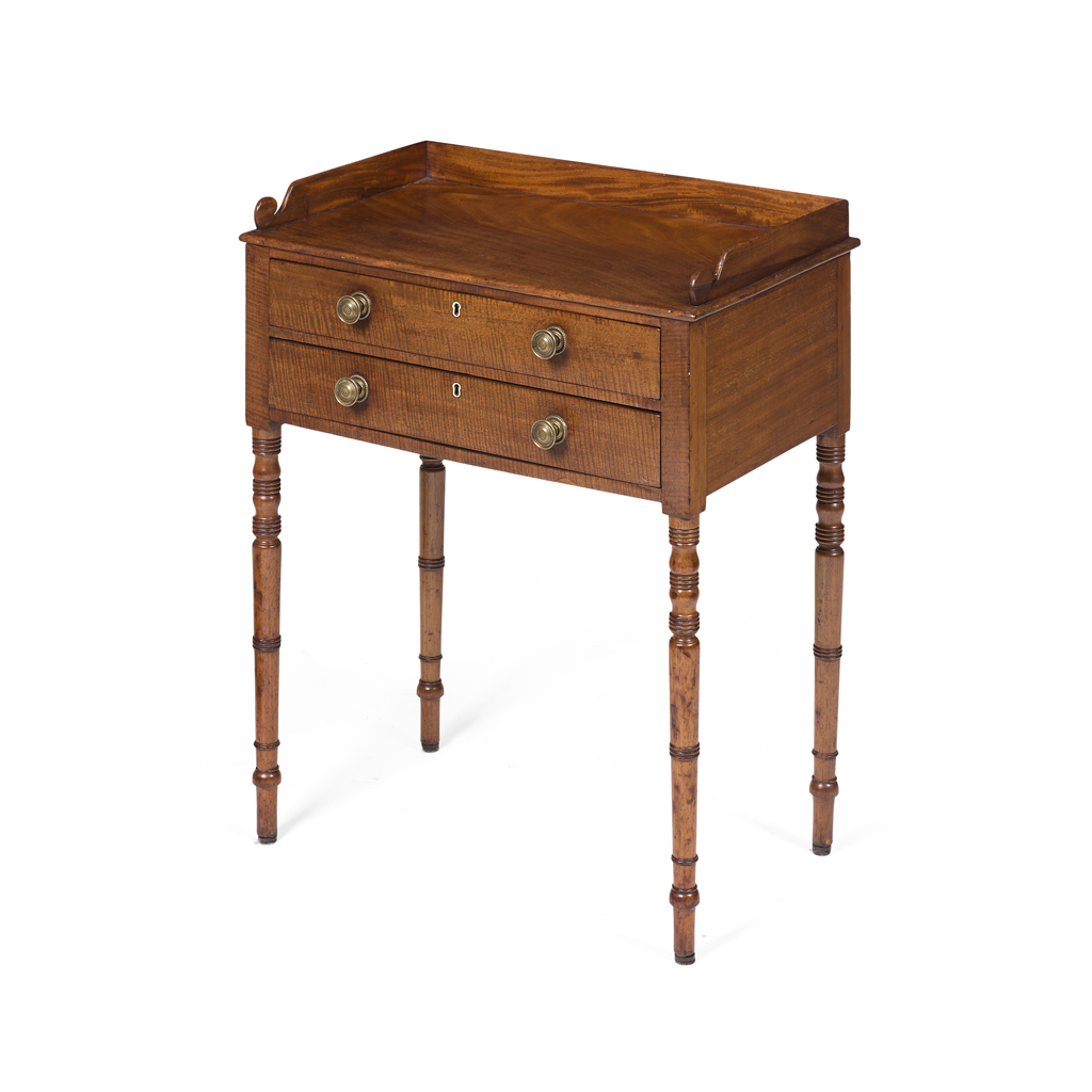 LATE GEORGE III MAHOGANY WASHSTAND IN THE MANNER OF GILLOWS OF LANCASTER