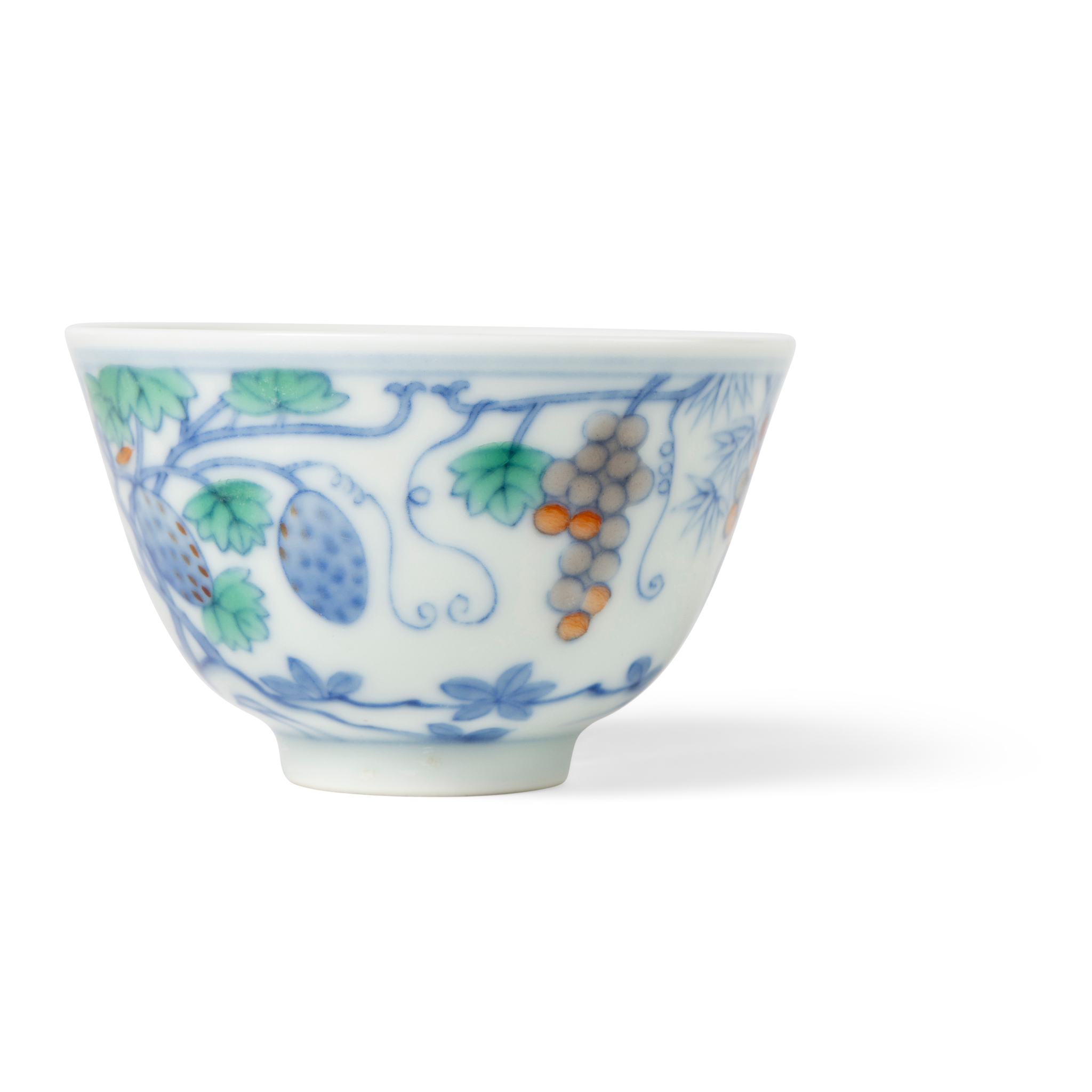 CHINESE DOUCAI 'GRAPE' CUP
