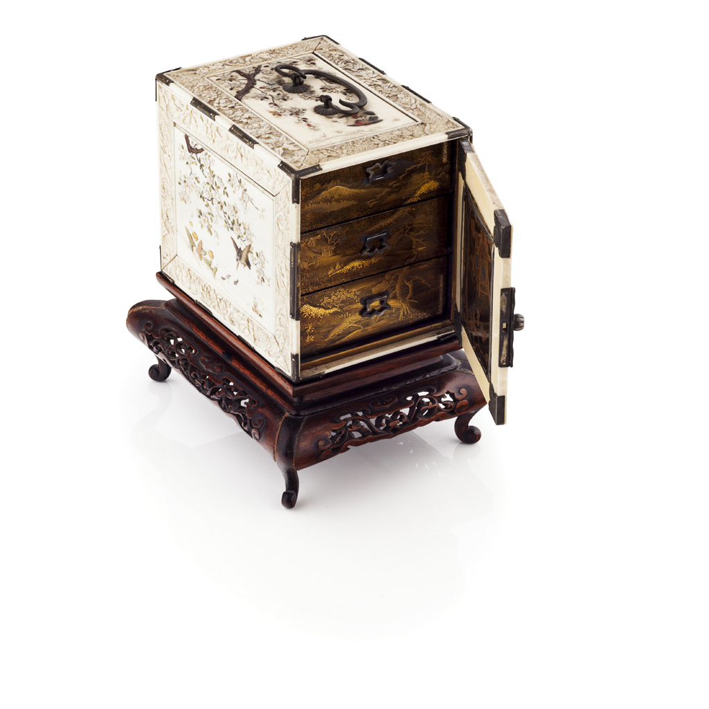 FINE JAPANESE IVORY AND SHIBYAMA BOX AND STAND