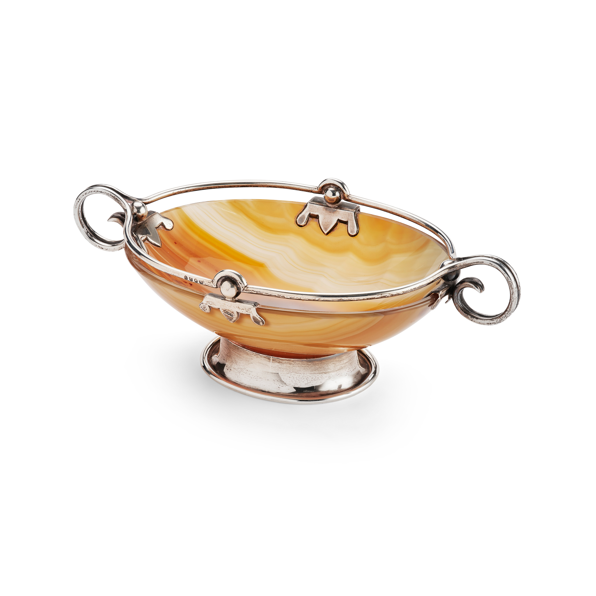 A VICTORIAN TWIN-HANDLED AGATE BOWL