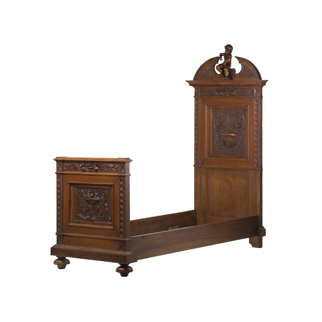 PAIR OF ITALIAN RENAISSANCE REVIVAL CARVED WALNUT BEDS AND BEDSIDE CABINETS, ENSUITE
