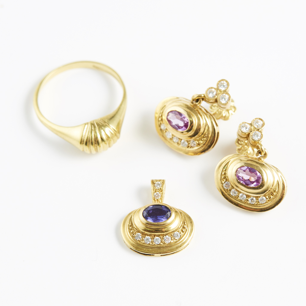 A collection of gem set jewellery