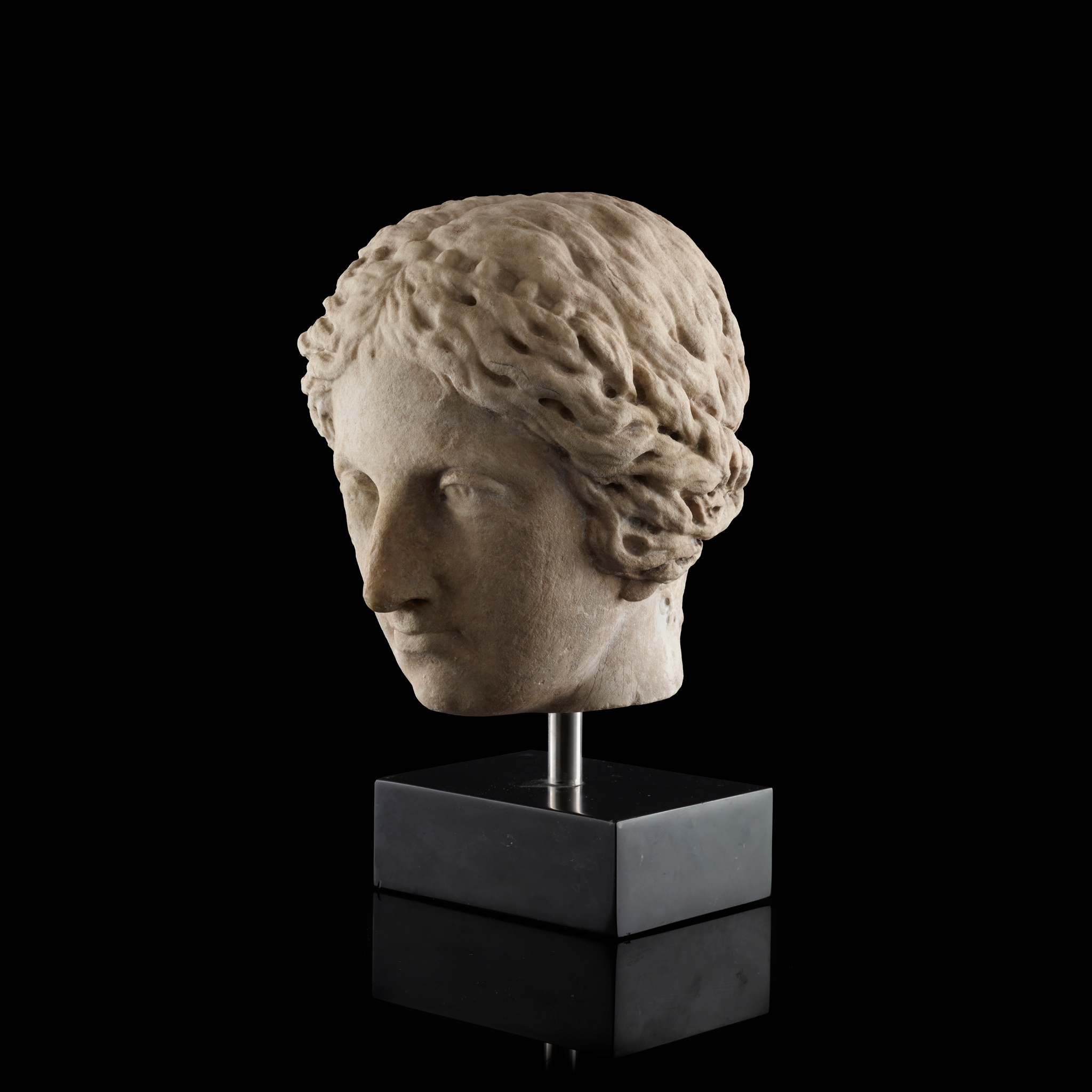 ROMAN MARBLE PORTRAIT OF A WOMAN 