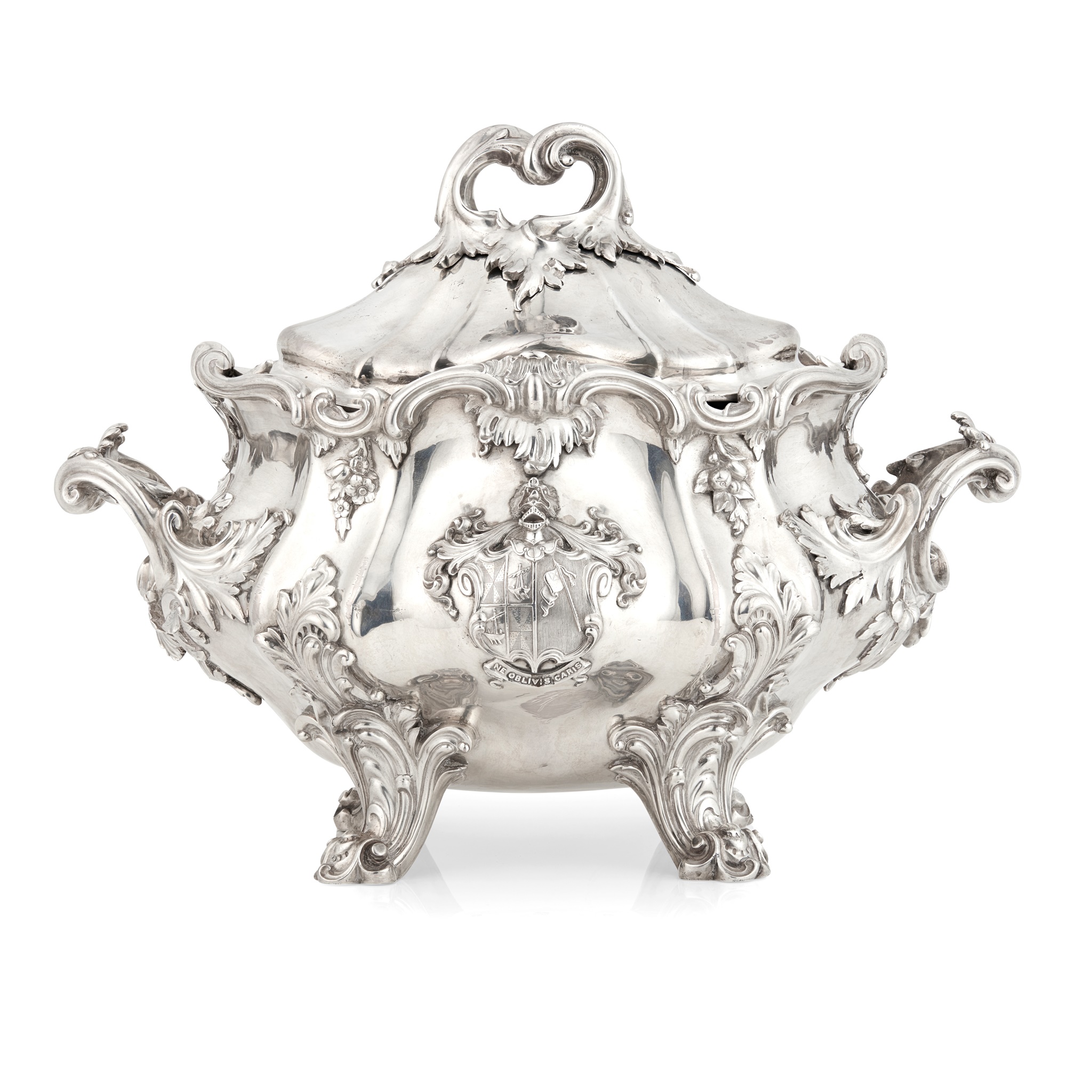 A Victorian soup tureen, liner and cover