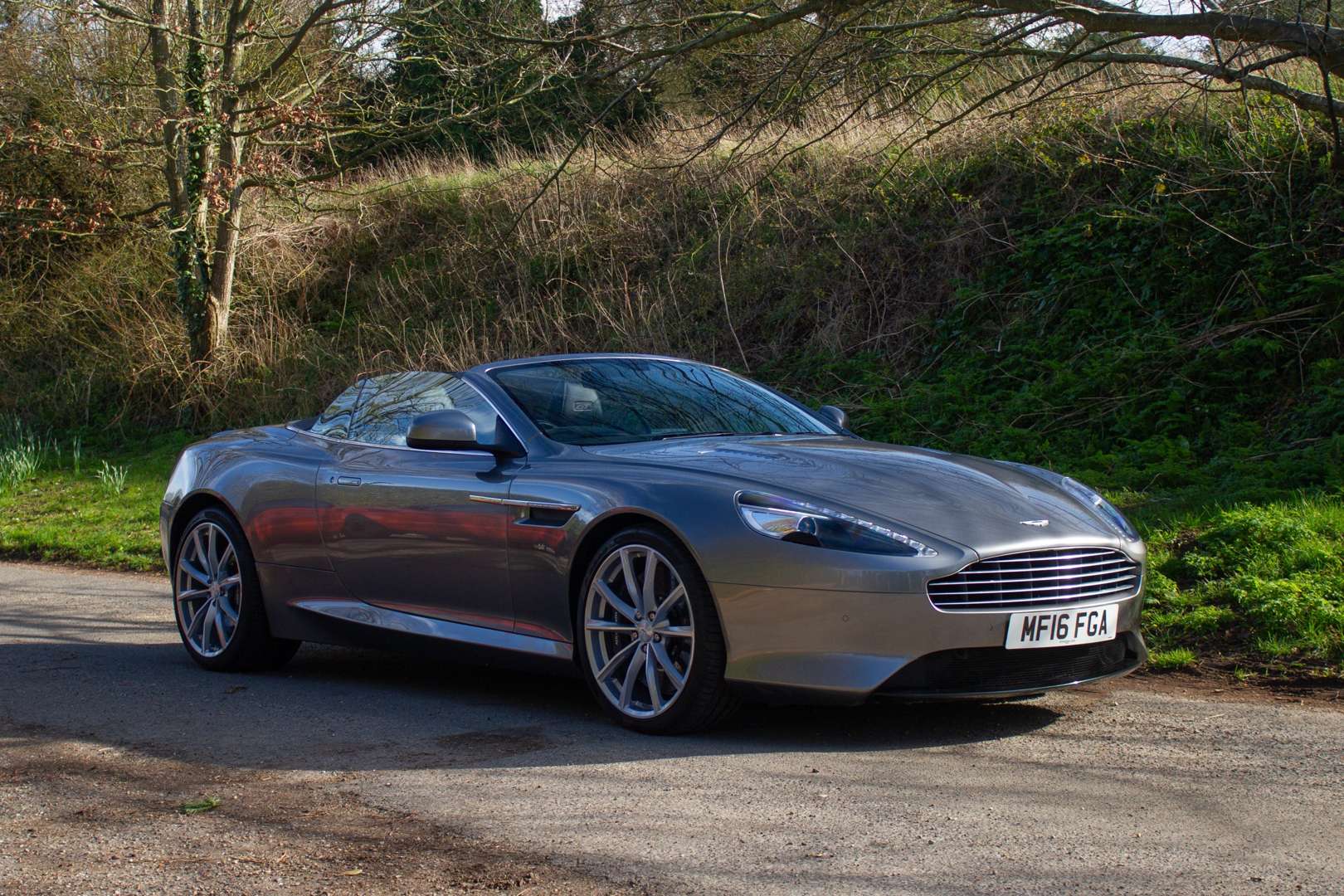 2016 Aston Martin DB9 GT Vola...