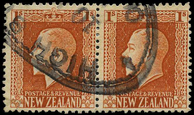 1915-30 1/- orange-brown horizontal pair...