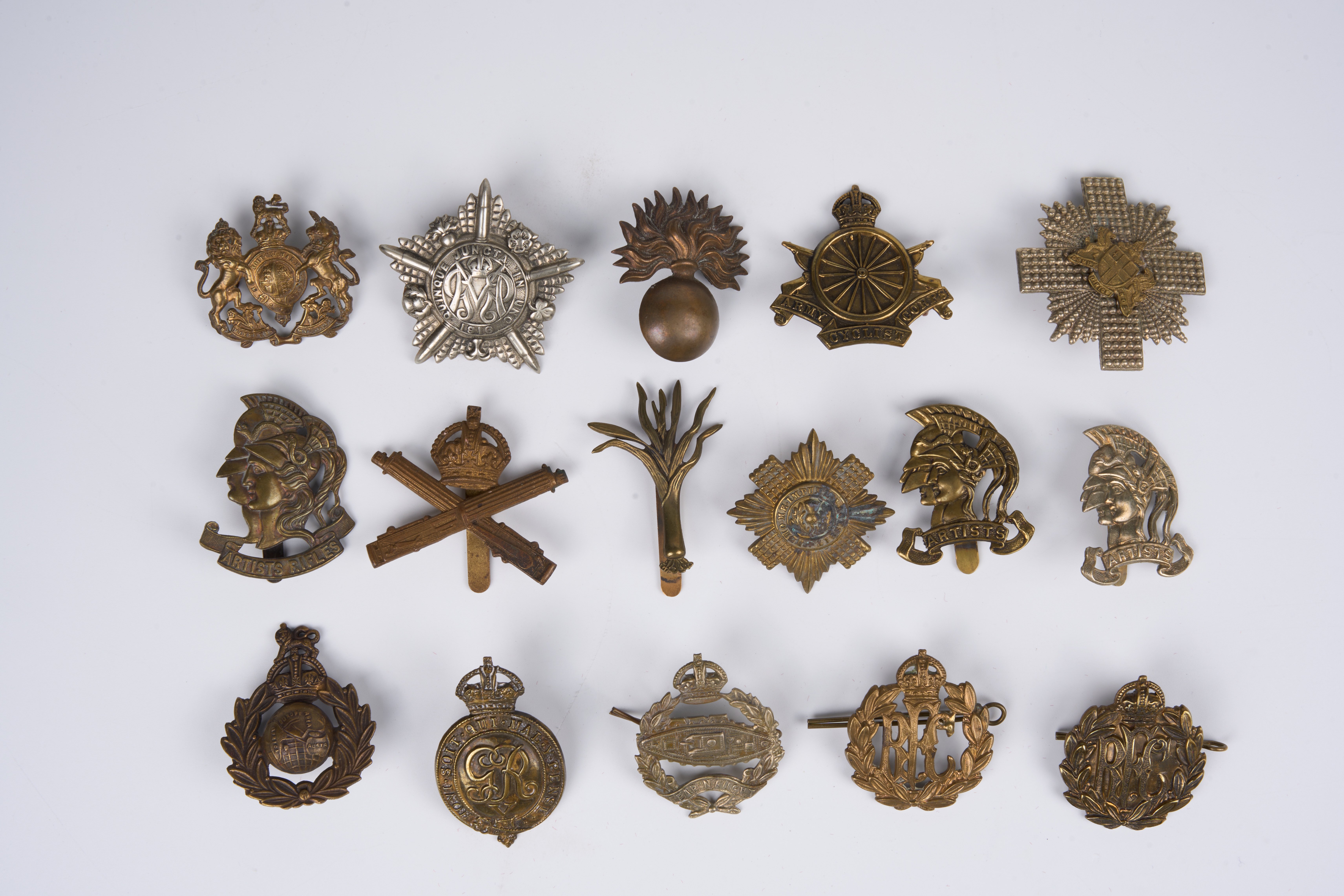 16 British and Commonwealth cap badges, loose in envelope