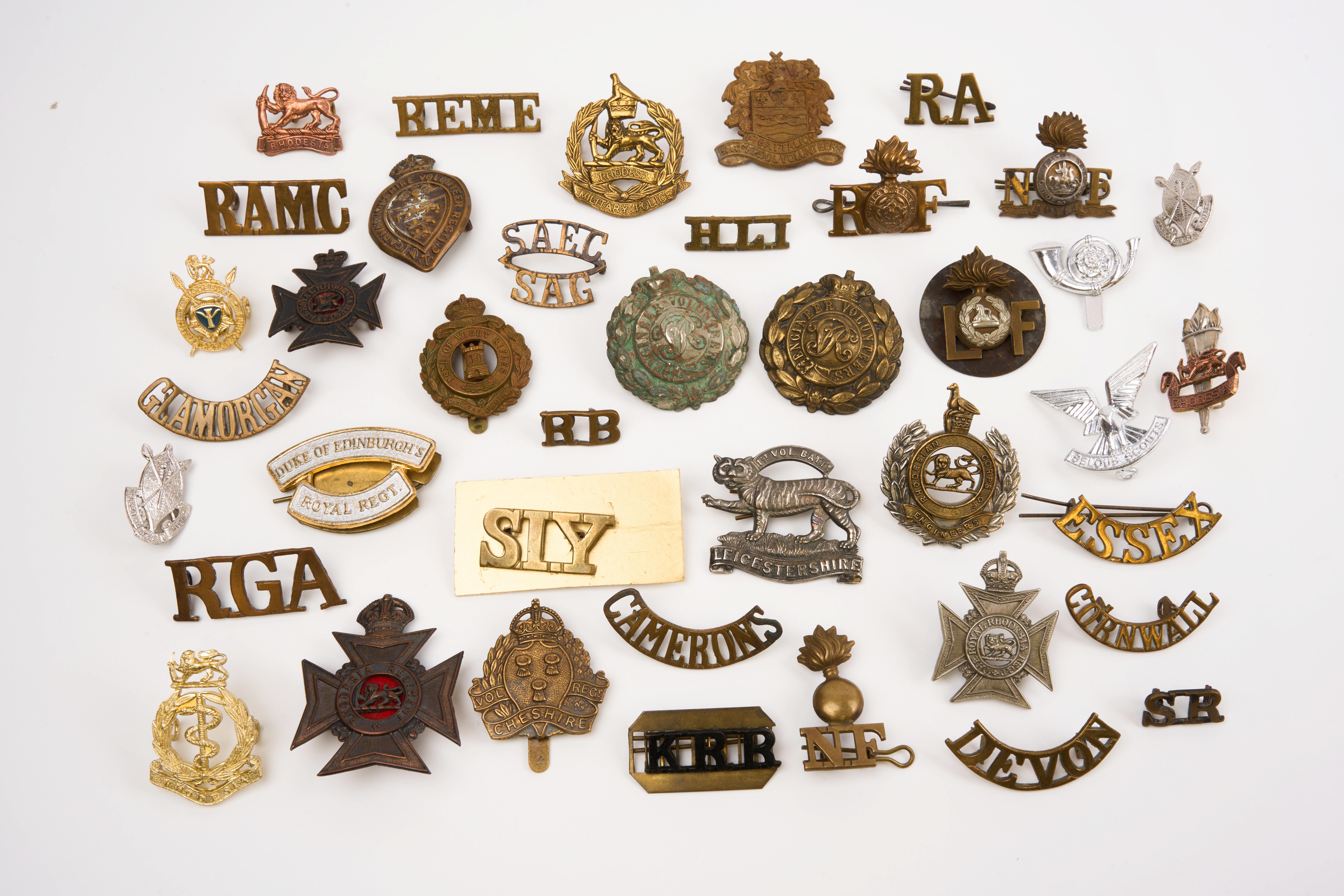 40 British and Commonwealth cap badges and insignia, loose in envelope