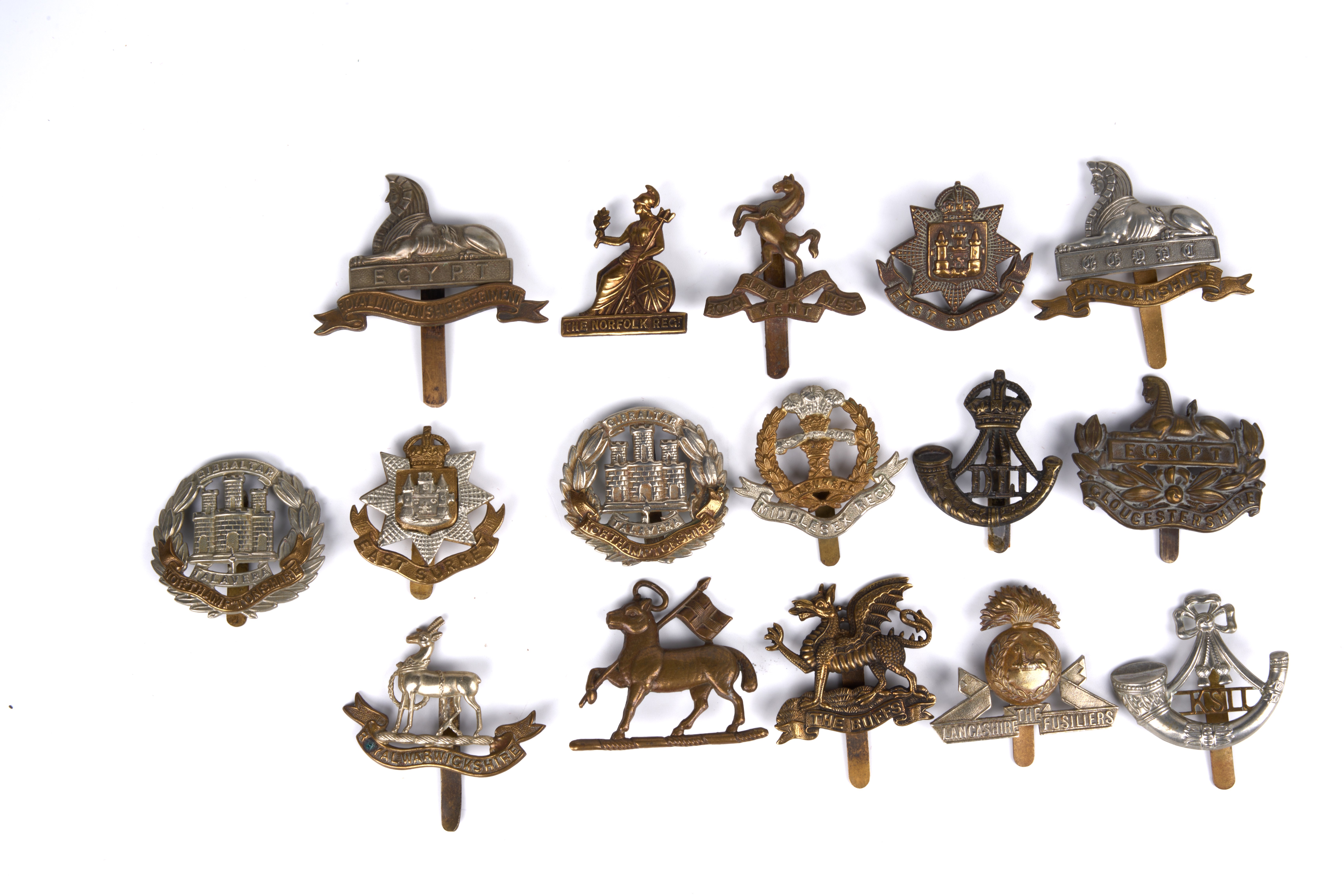 16 British and Commonwealth cap badges, loose in envelope