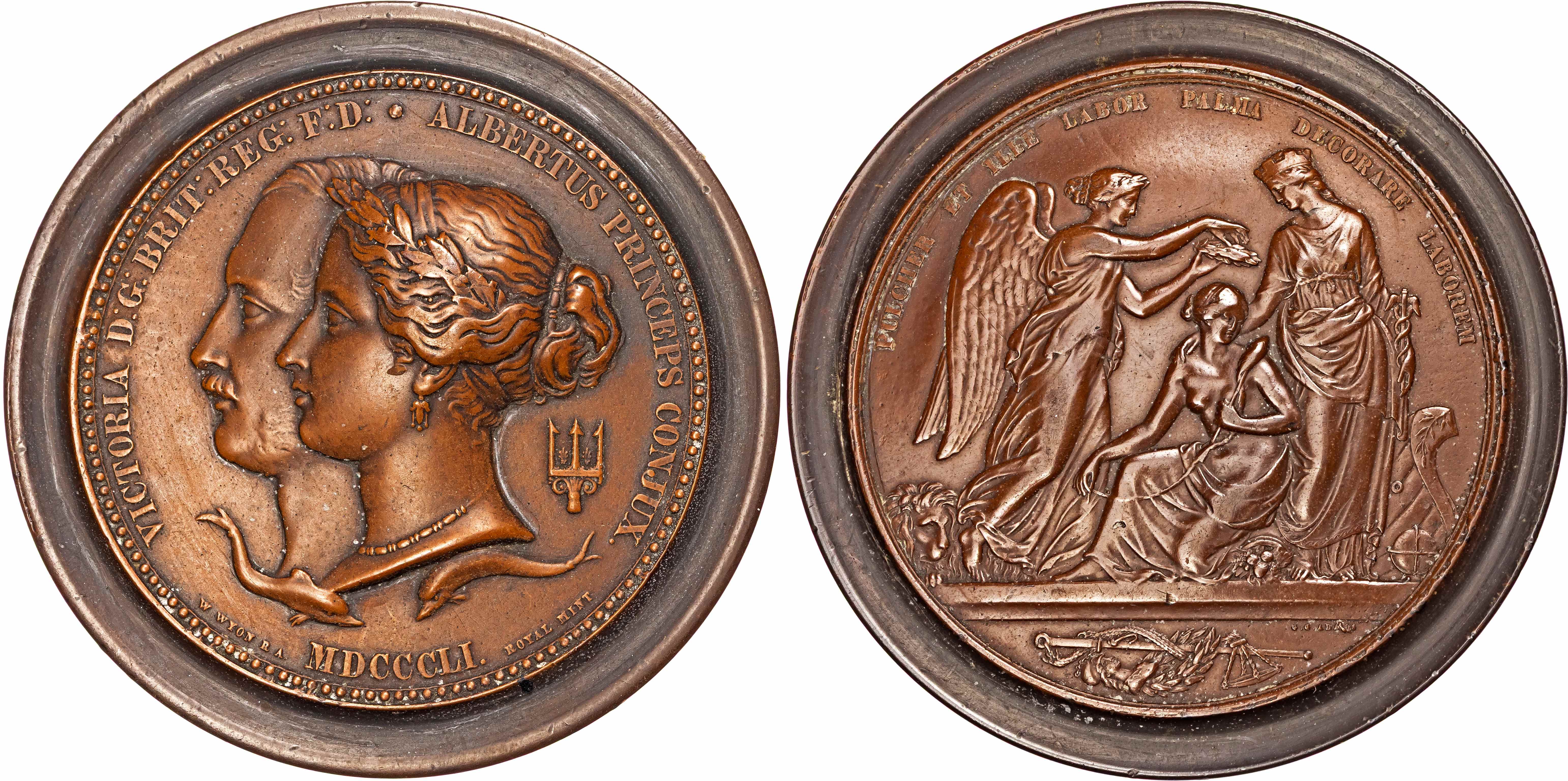 Victoria (1837-1901), Great Exhibition, Hyde Park, 1851, Bois Durci box cast from the official Juror's medal.