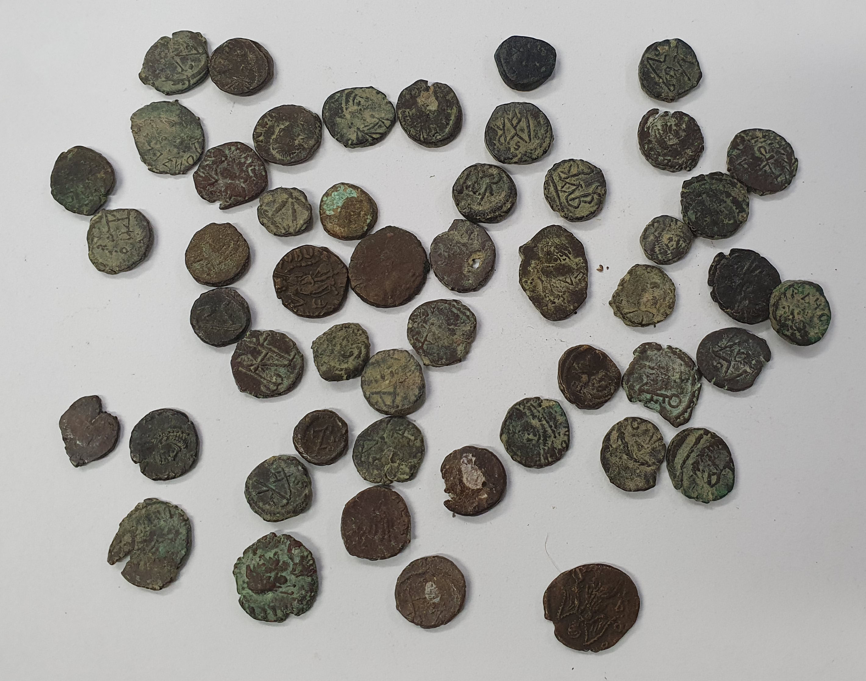 Group of 50 AE 4s mostly Zeno. Various mints.