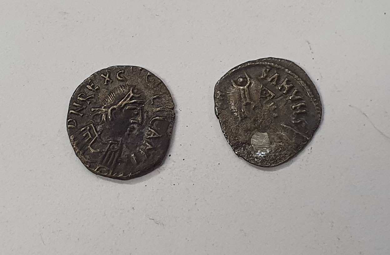 Group of 2 Vandal AR Siliquae.