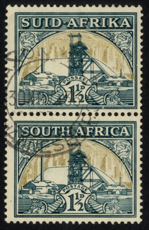 1936 1½d green and bright gold fine used vertical pair, watermark inverted, upper stamp with complete omission of shading...