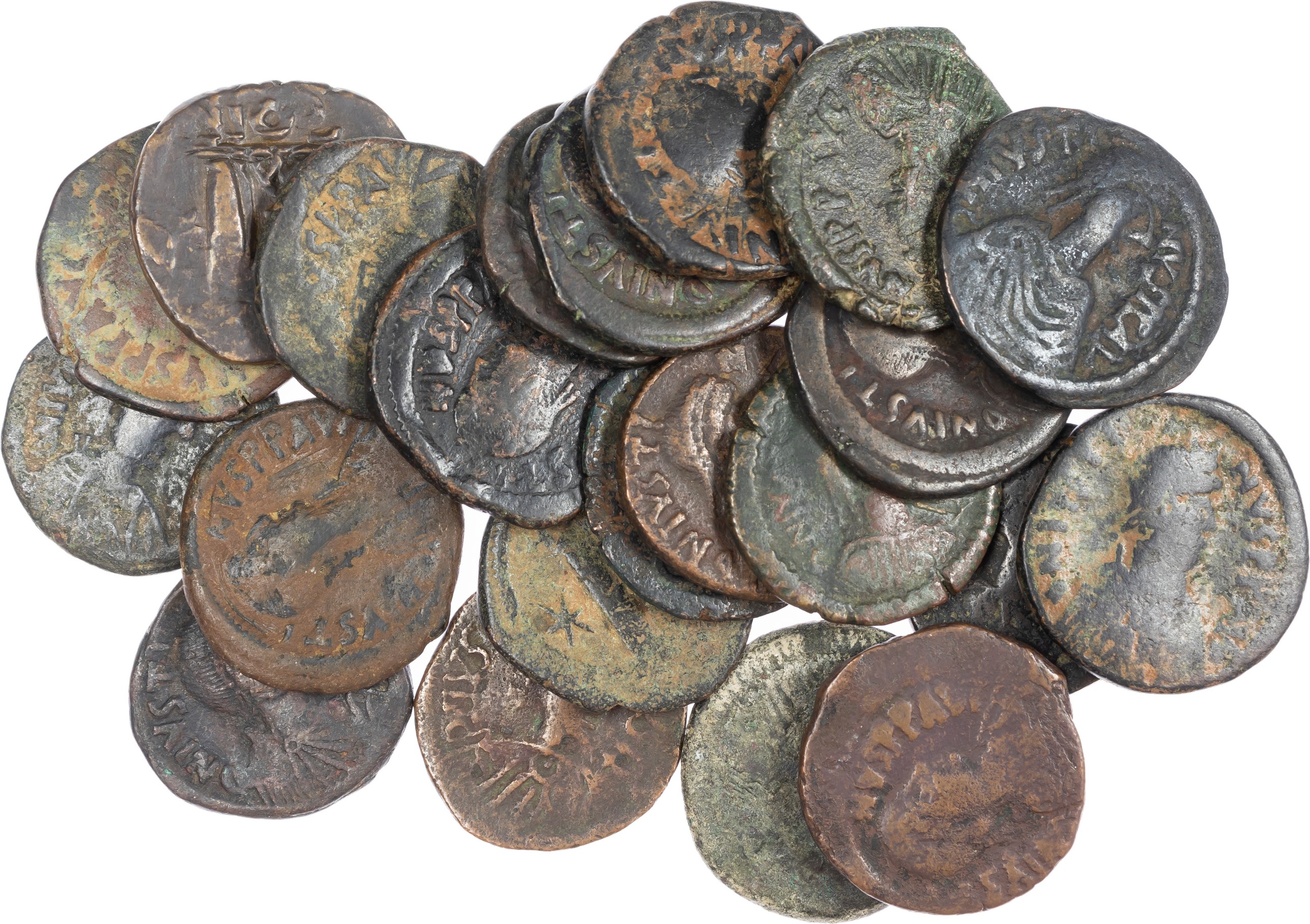 Justin I (AD 518-527) AE Folles (22), mint of Constantinople. Diademed, draped and cuirassed bust of Justin facing right.