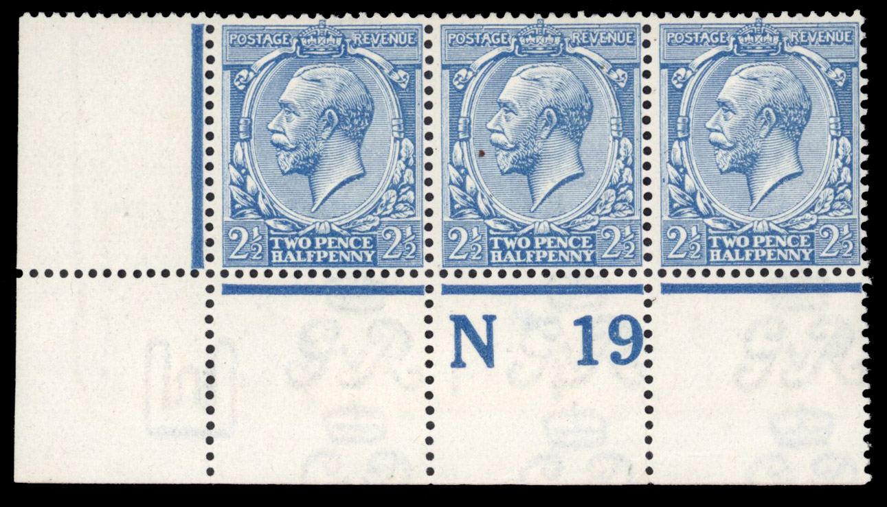 GB: 1912-24 2½d pale dull blue, mint unmounted o.g. control N19 strip of three in a very distinct dull shade