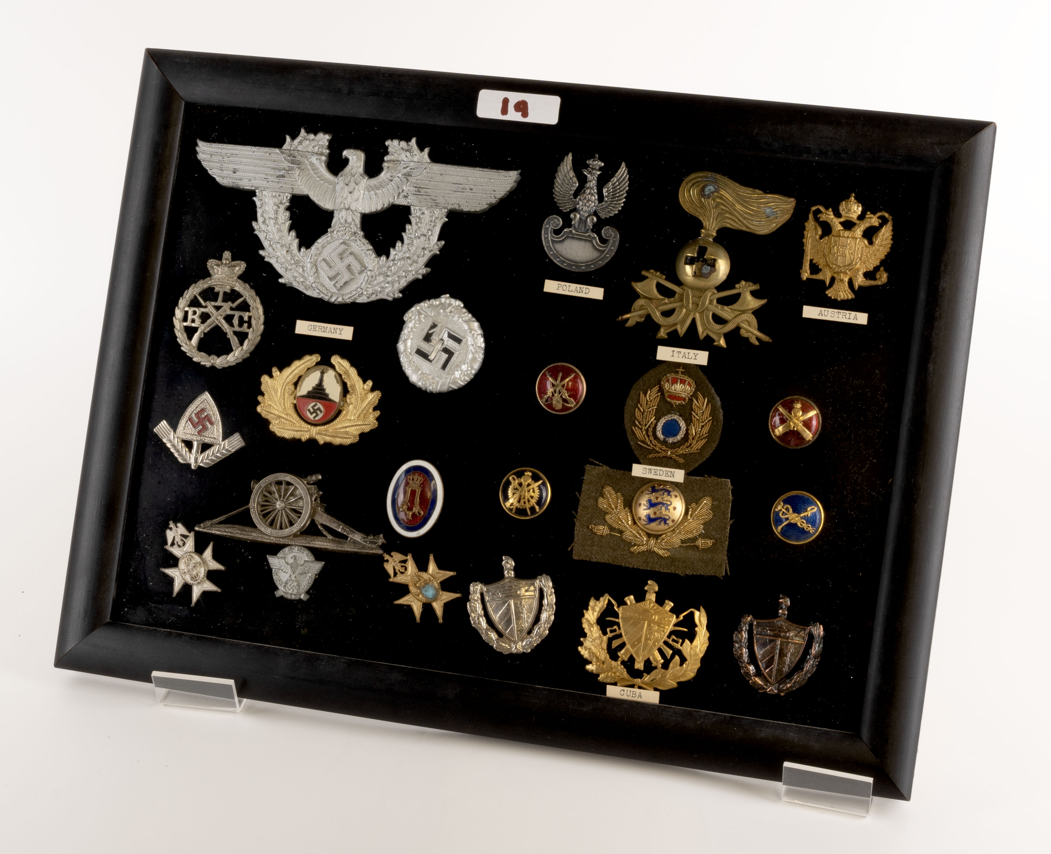 Badges - Worldwide Military Badges, including Cuba, Germany, Poland, Sweden. etc. (22 items)