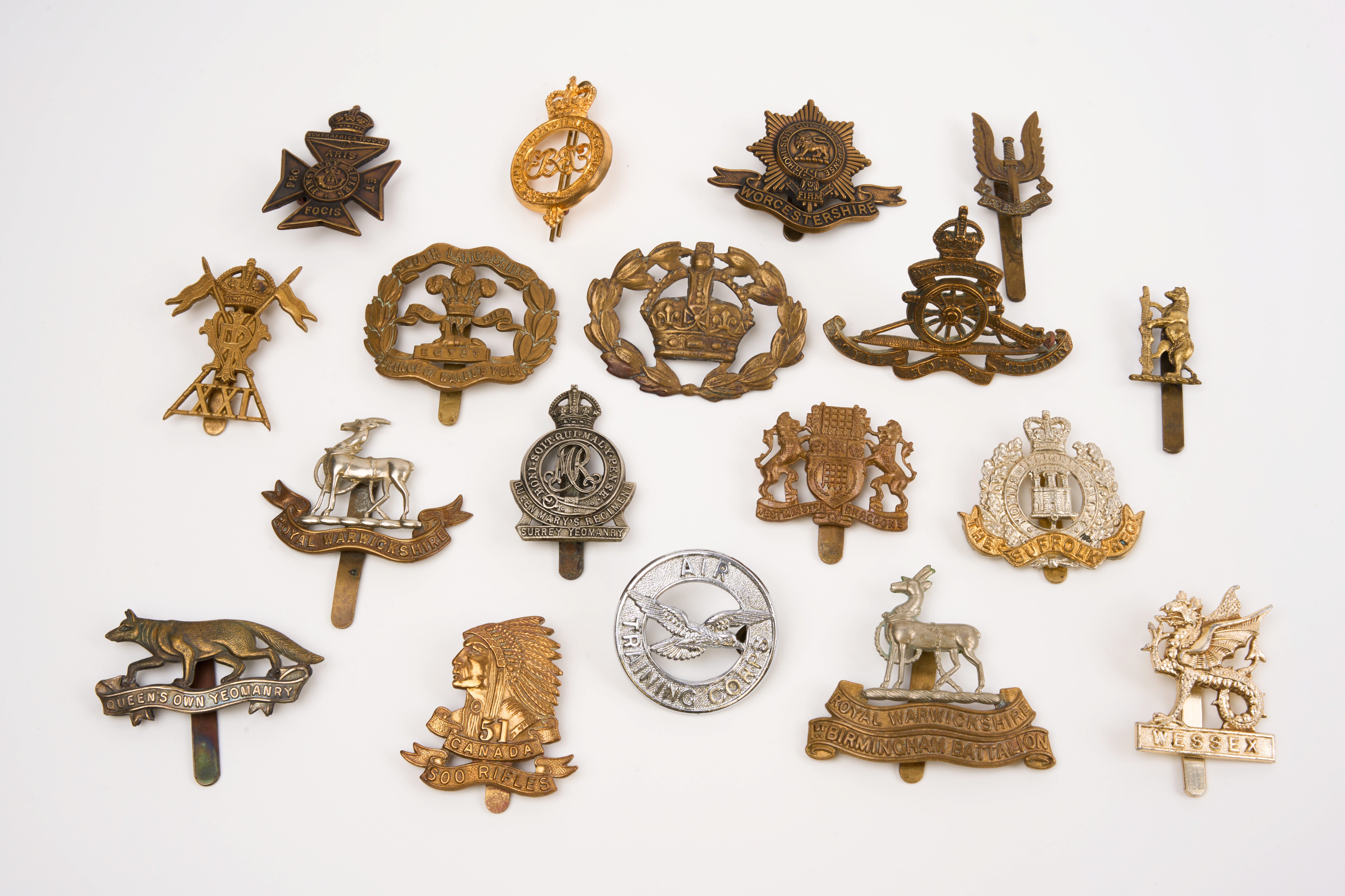 20 British and Commonwealth cap badges and insignia, loose in envelope.