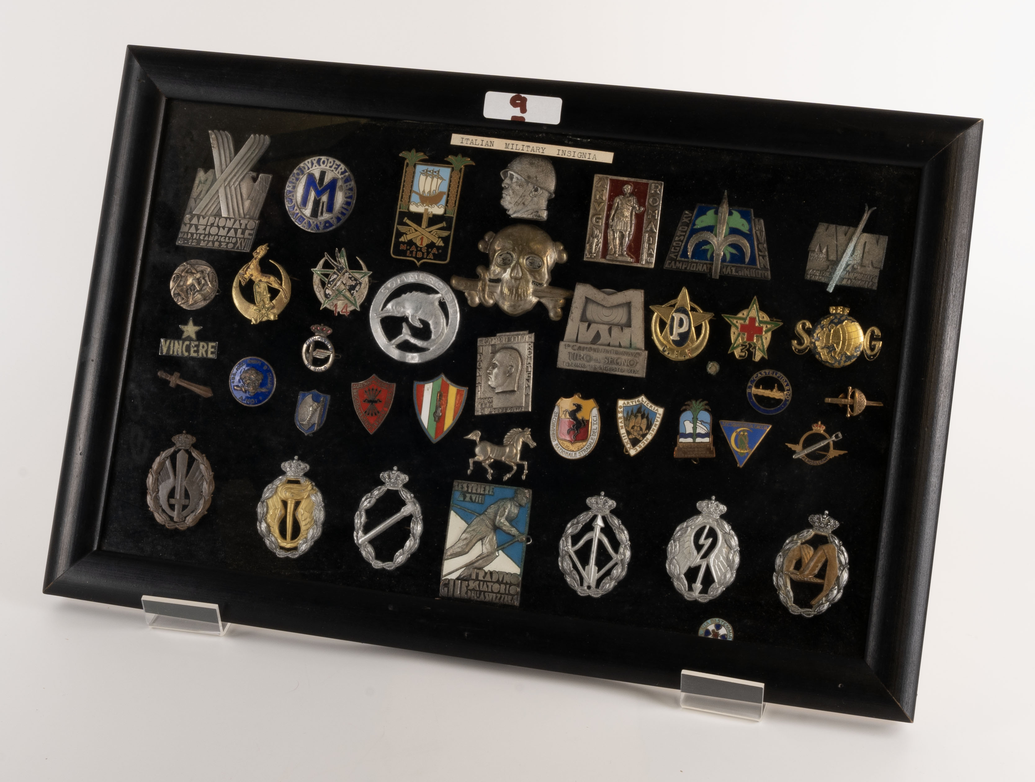 Badges - Italian Military Badges, mostly circa 1920s-30s, (40 items) 