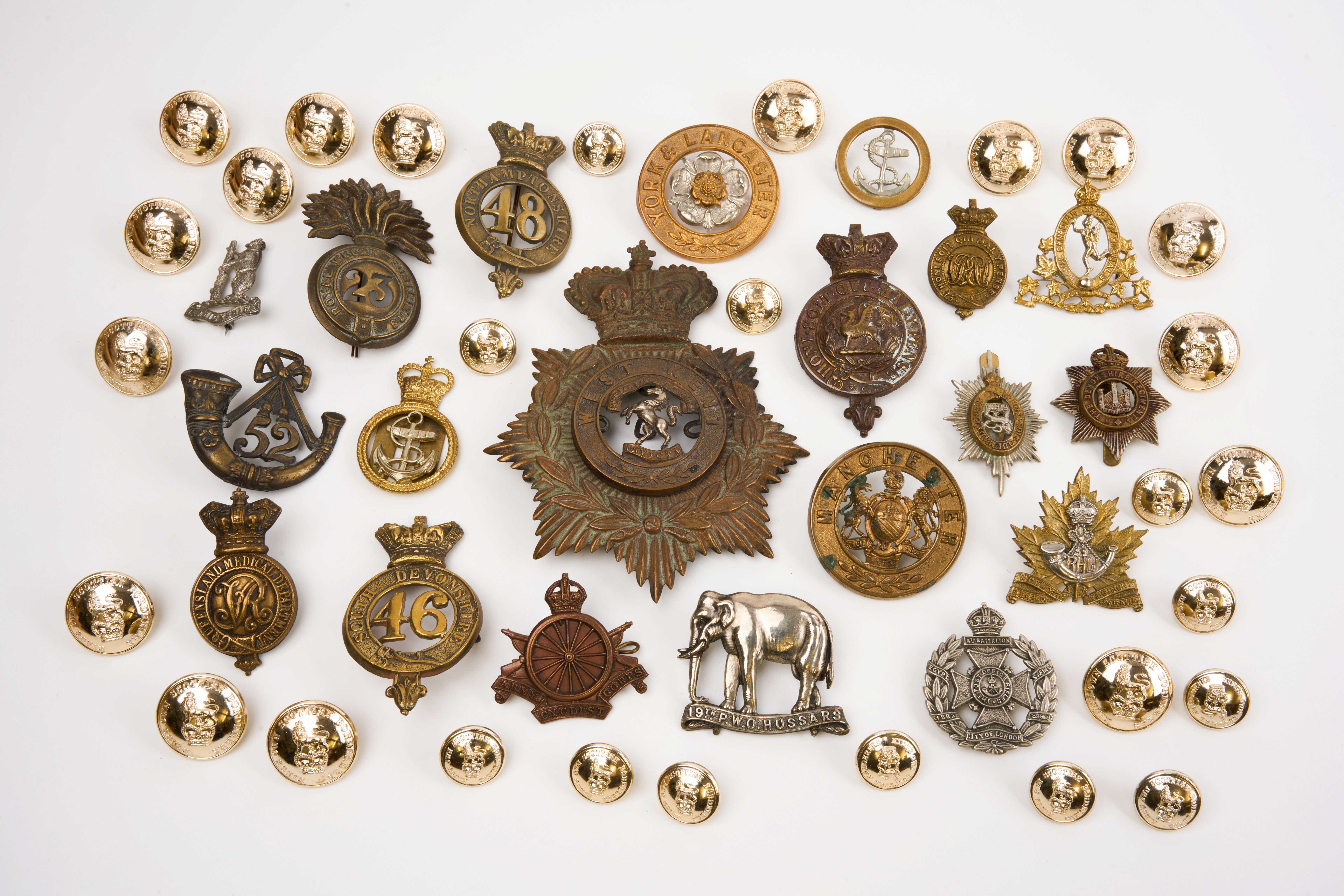 20 British and Commonwealth cap badges and Helmet plates, loose in envelope