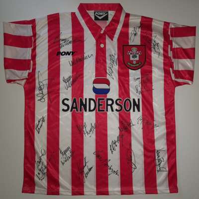 Southampton 1995-96 squad signed shirt, the season they beat Manchester United 3-1 also escaping relegation this season on goal difference. 
 Autograp