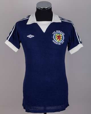 Derek Johnstone blue No.17 Scotland v. Peru World Cup short-sleeved shirt, 1978