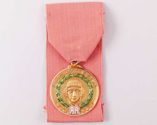David Hemery 10KT. gold Millrose A.A. Anderson Mile College Relay 1968 medal