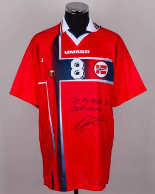 Oyvind Leonhardsen red and white No.8 Norway autographed short-sleeved shirt, 1997