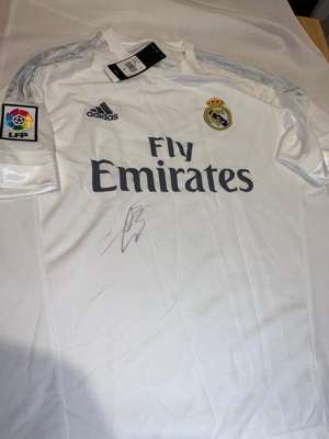 Gareth Bale signed white Real Madrid replica home jersey,
 Adidas, short-sleeved with club crest and sponsor logo, signed in marker pen on front, with
