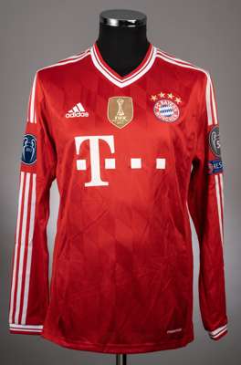 Sebastian Schweinsteiger red Bayern Munich No.31 jersey from the 2013-14 season Champions League campaign.
 Player issue Adidas long sleeved example w