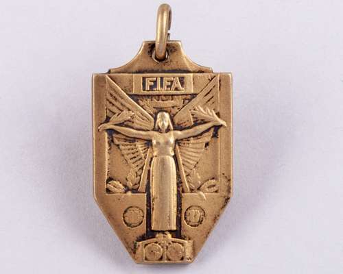Fritz Laband: an extremely rare Continental gold West Germany v. Hungary 1954 World Cup medal
