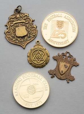 Reading FC 2005/06 Commemorative Promotion medal, 
 in original fitted case, yellow-metal 25th Anniversary Football Association commemorative medallio