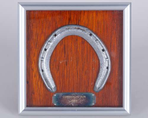 Racing plate worn by Commanche Run in 1985